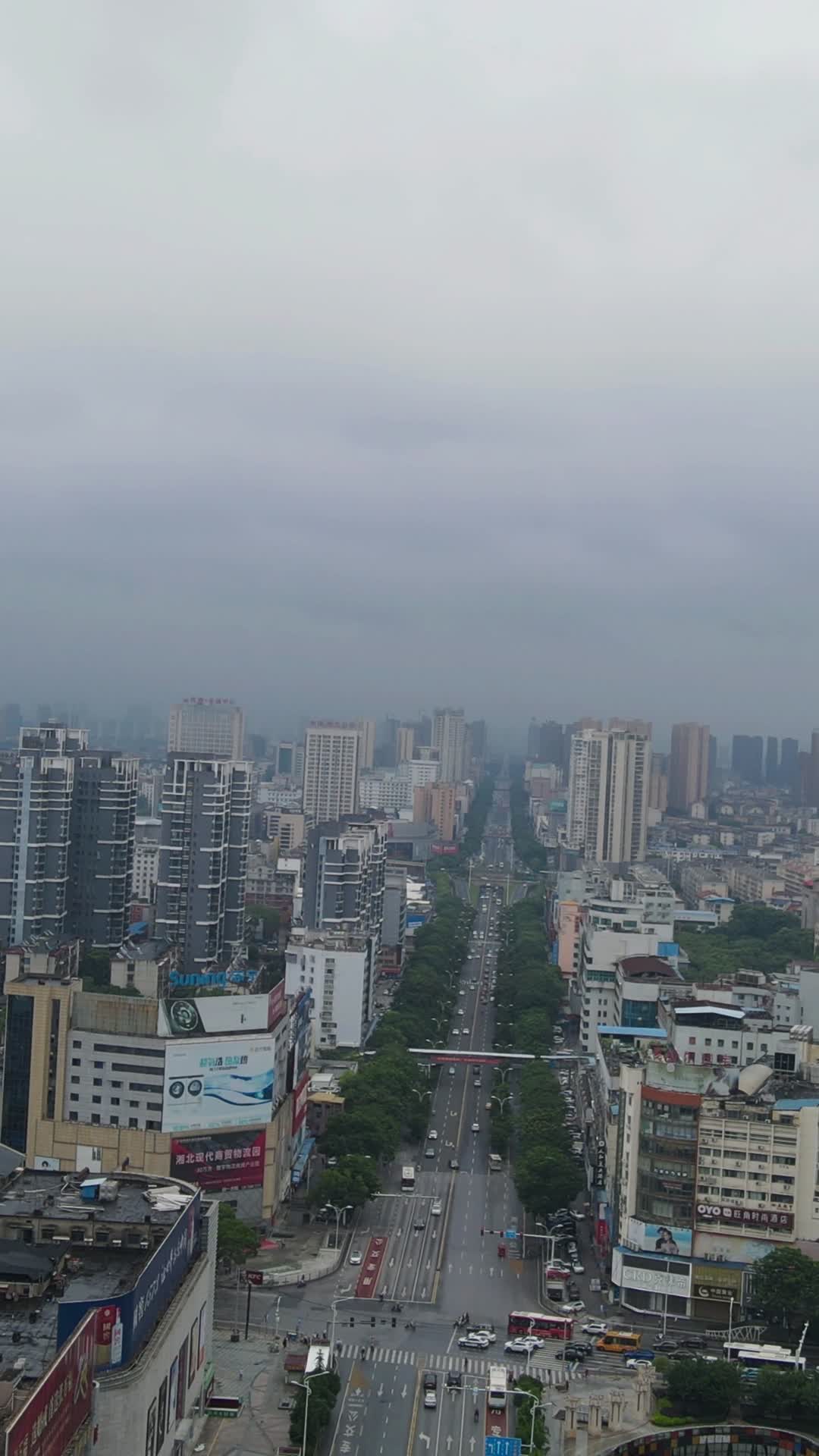 航拍湖南岳阳城市大道视频的预览图