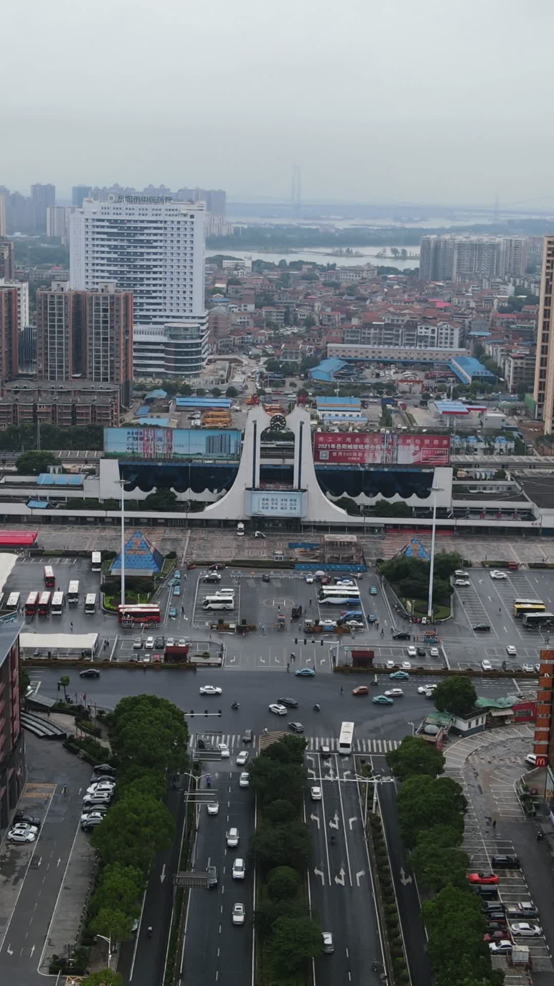 城市航拍湖南岳阳火车站视频的预览图