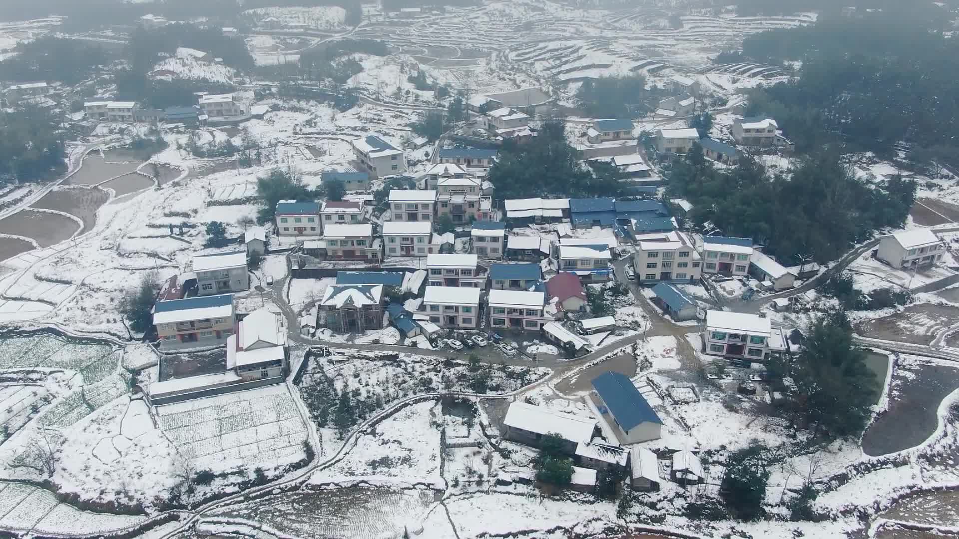 大气南方乡村雪景航拍视频的预览图