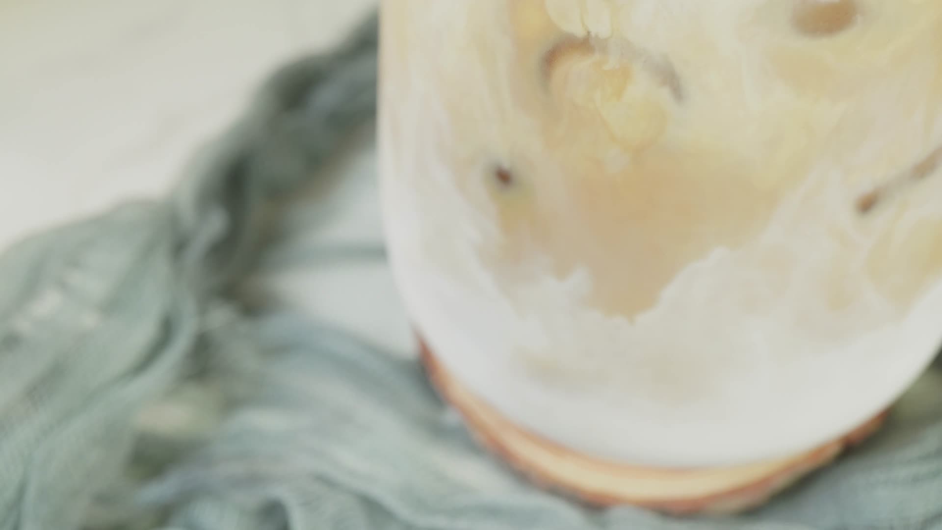 椰云拿铁冰咖啡美式摩卡视频的预览图