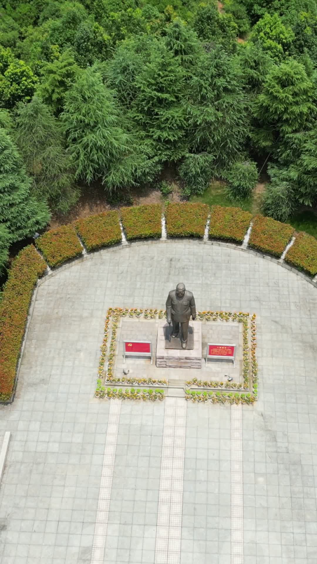 旅游景区湖南常德林伯渠纪念馆铜像视频的预览图