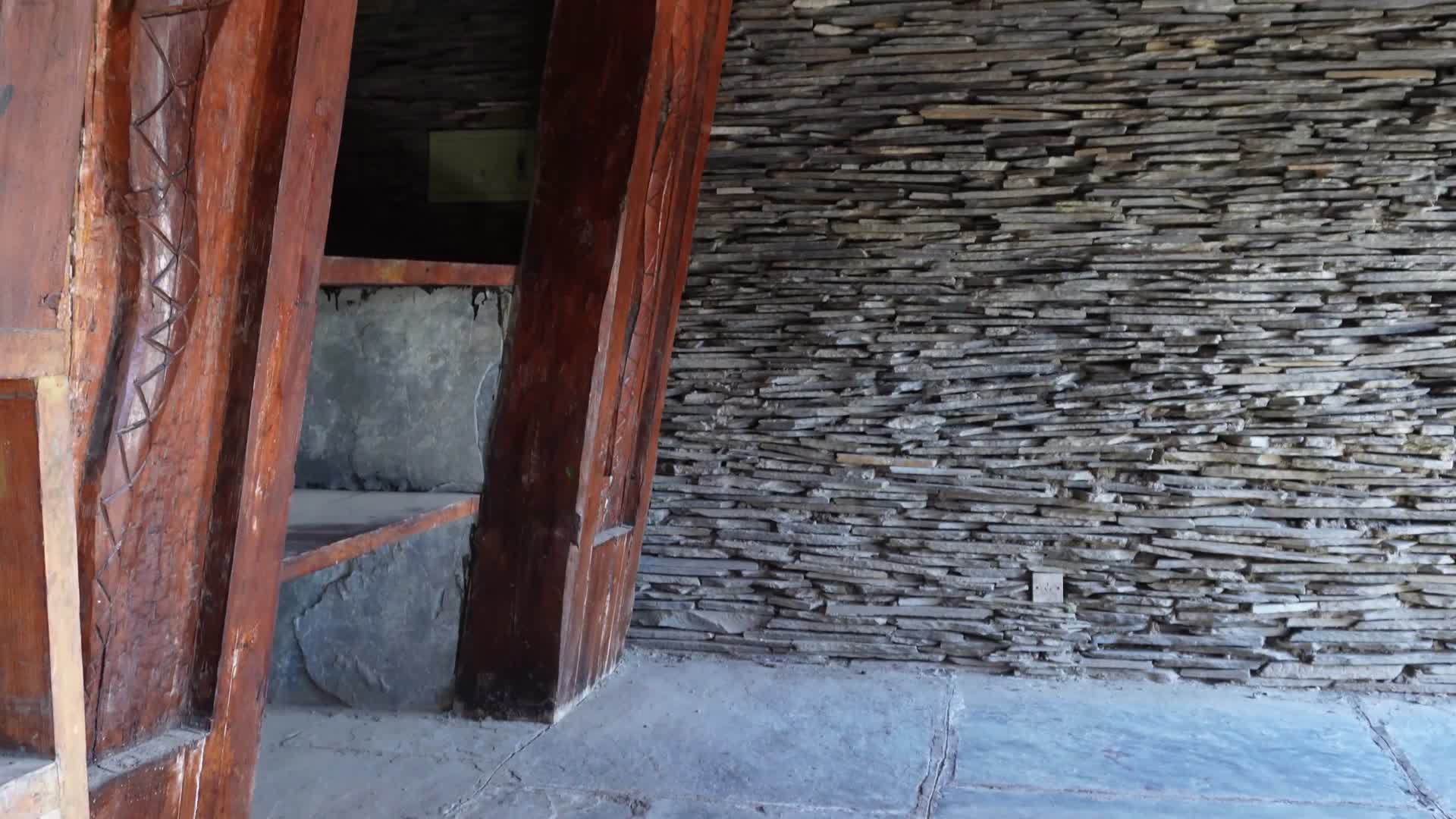 镜头合集排湾人石板屋木屋石屋土著房屋少数民族视频的预览图