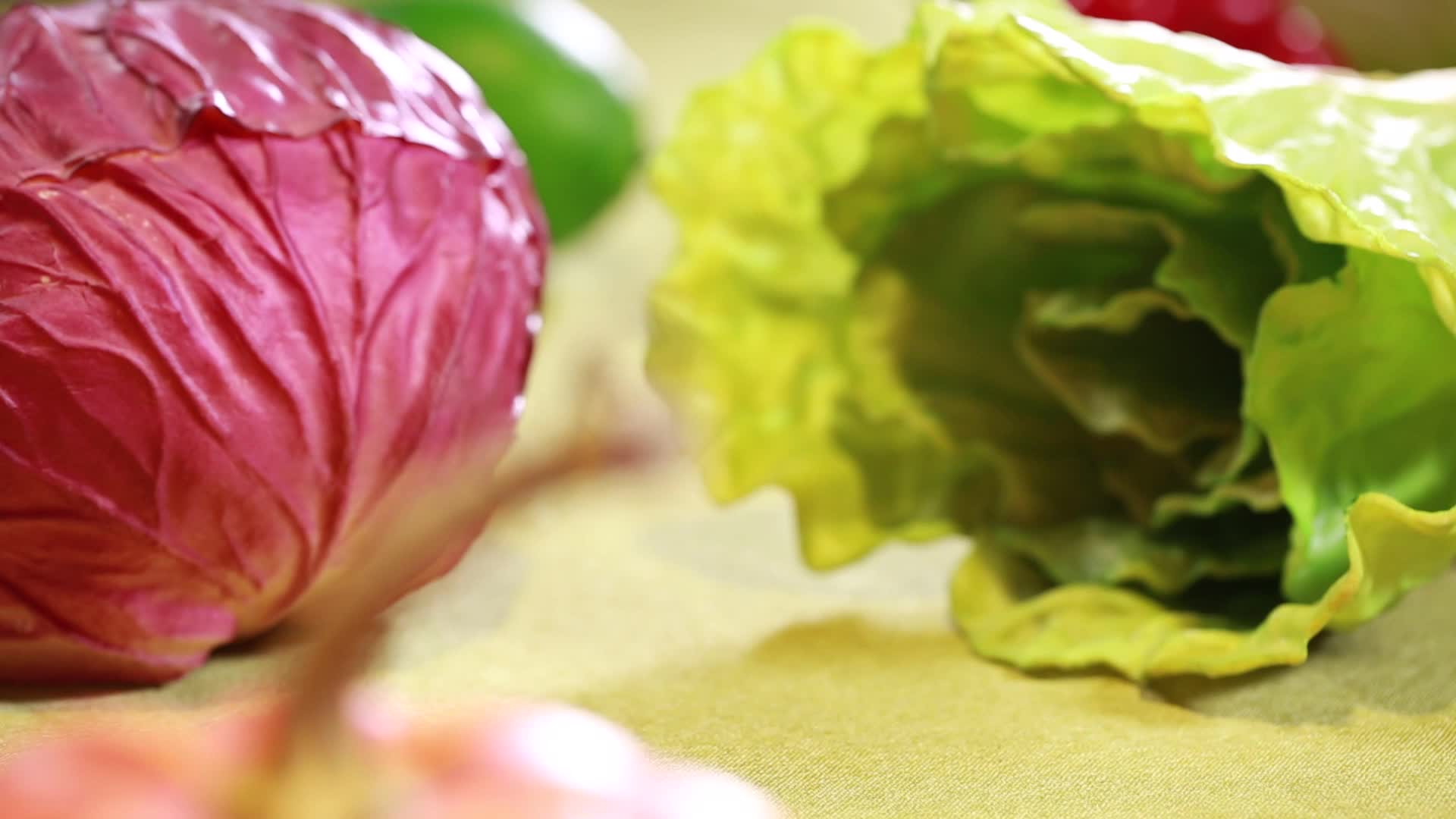 镜头合集韭菜春菜蔬菜视频的预览图