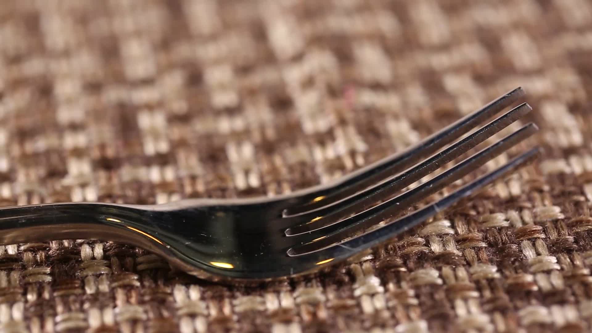 镜头合集西餐餐具金属叉子视频的预览图