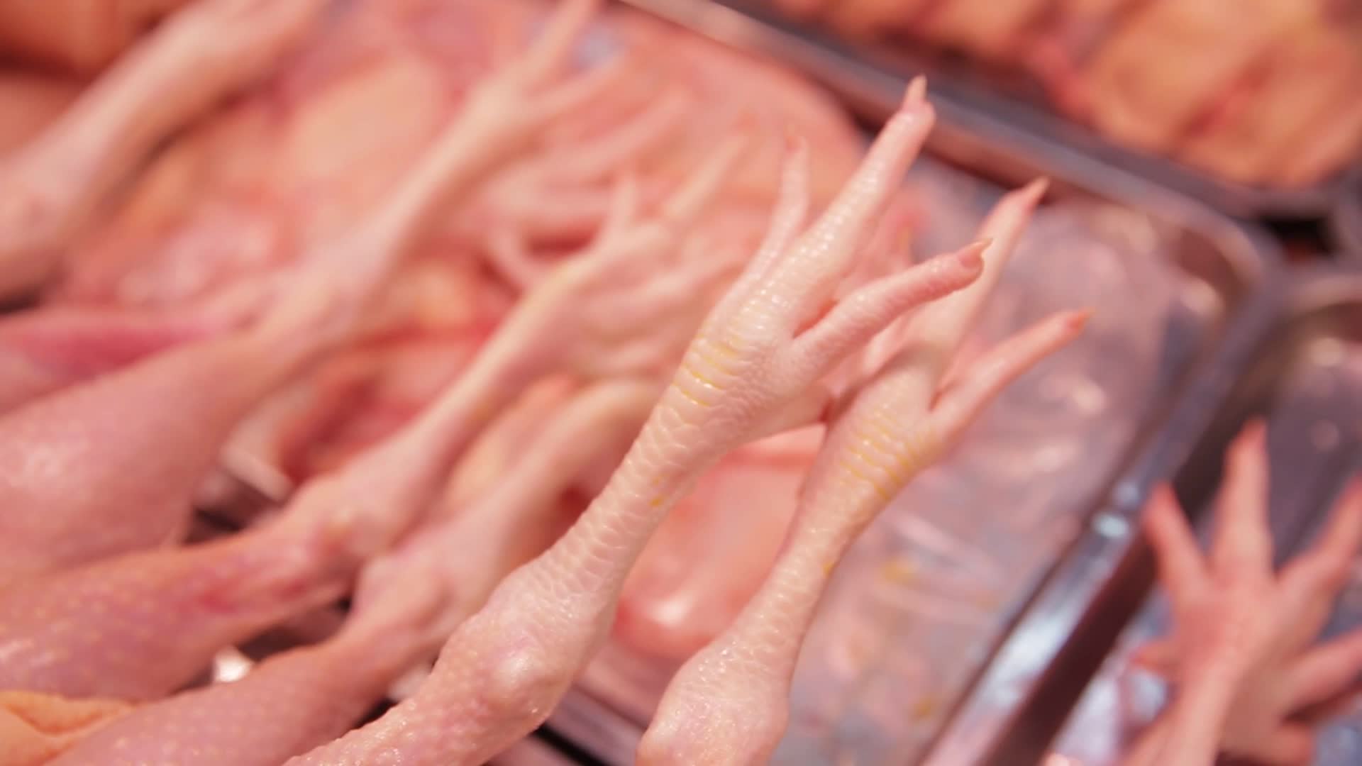 镜头合集肉类市场超市卖整鸡鸡肉白条鸡视频的预览图