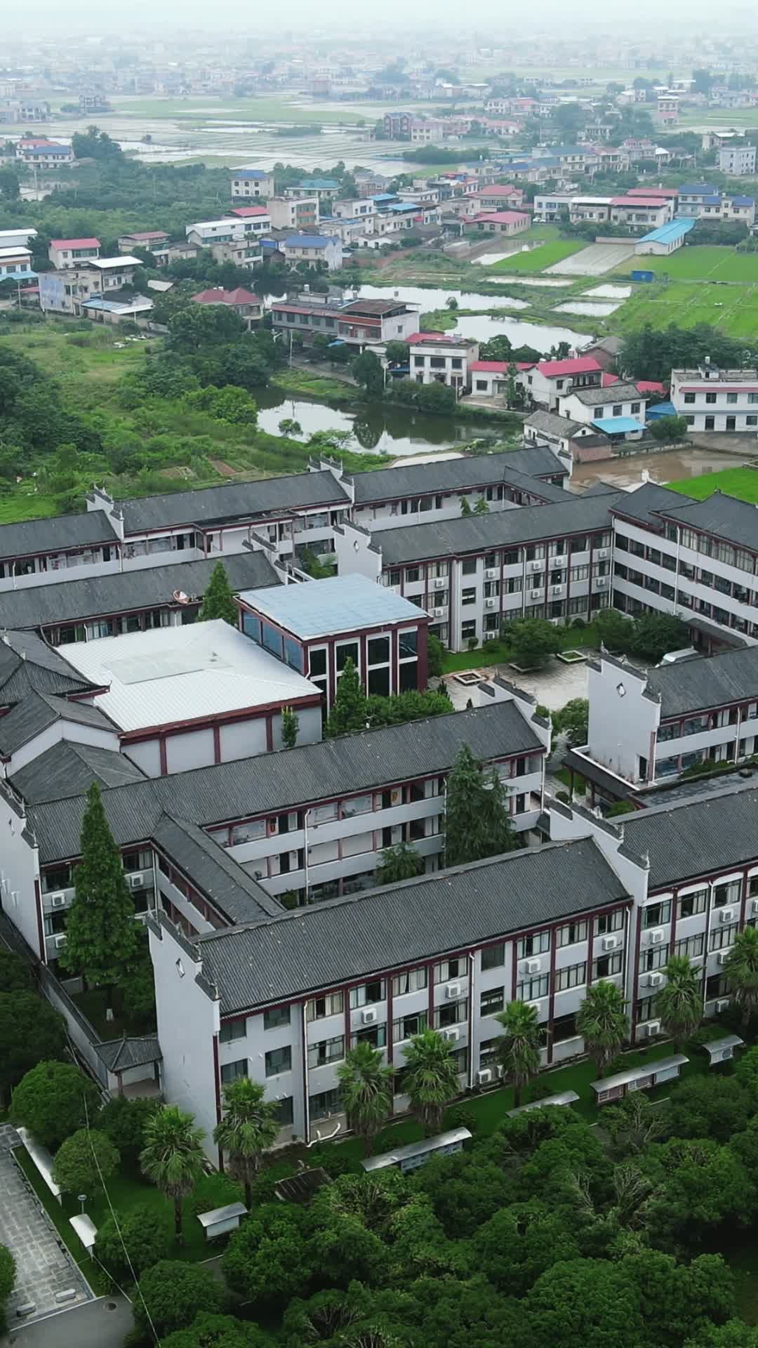 航拍湖南旅游景区湘潭湘乡东山书院视频的预览图