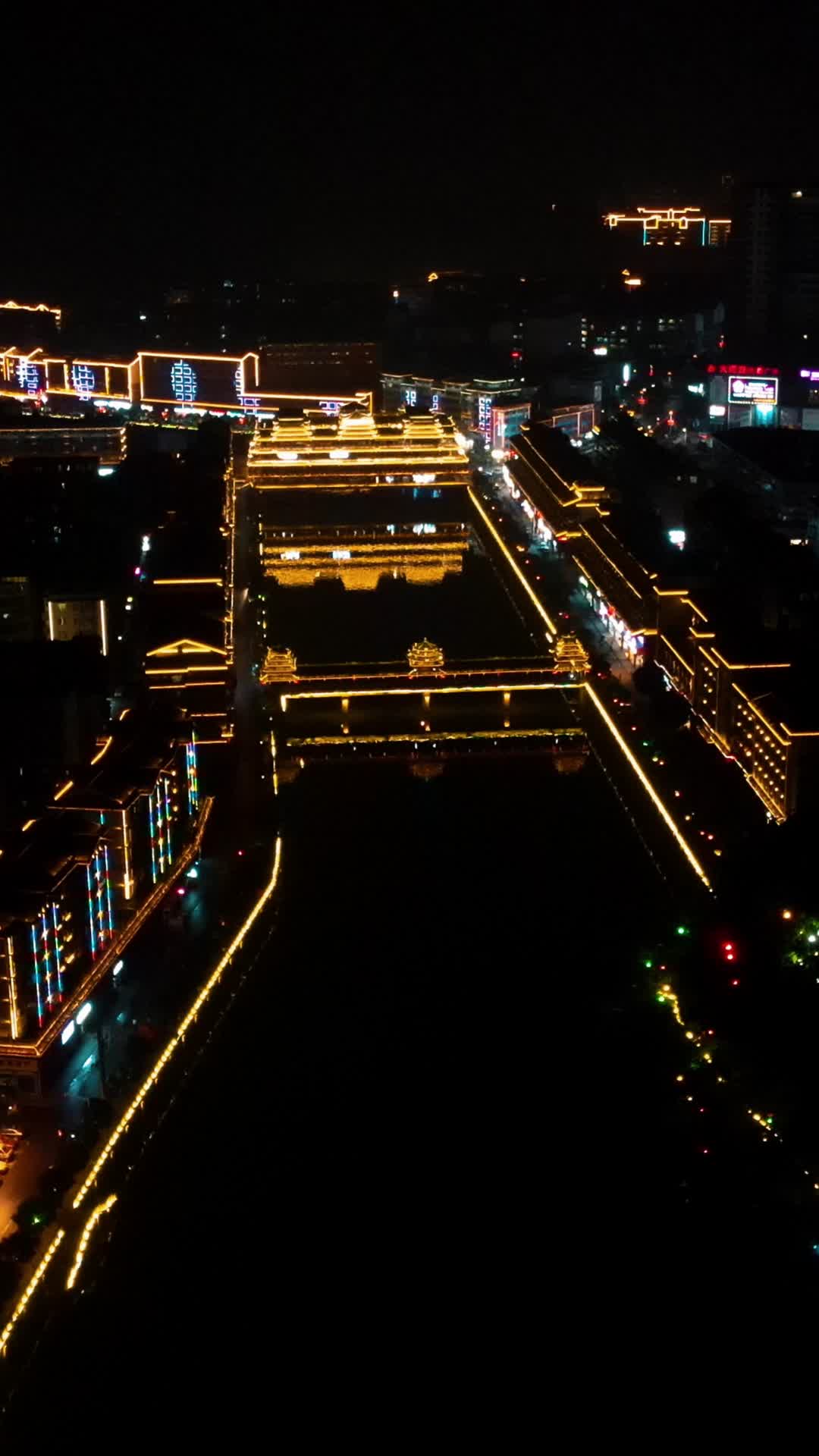 航拍湖南通道廊桥民族特色建筑夜景视频的预览图
