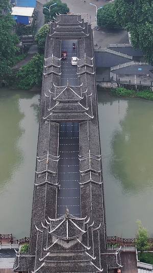 航拍湖南邵阳城步县荣昌风雨桥视频的预览图