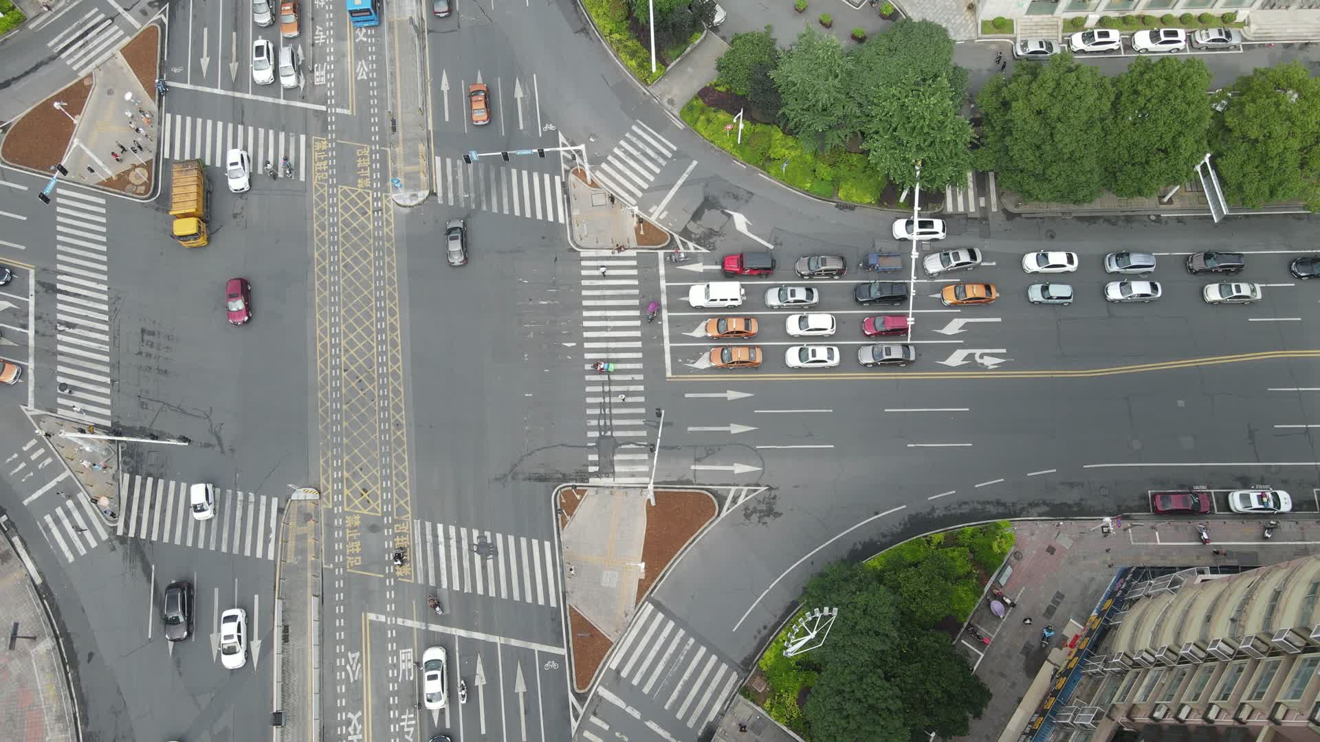 城市航拍湖南株洲城市交通视频的预览图