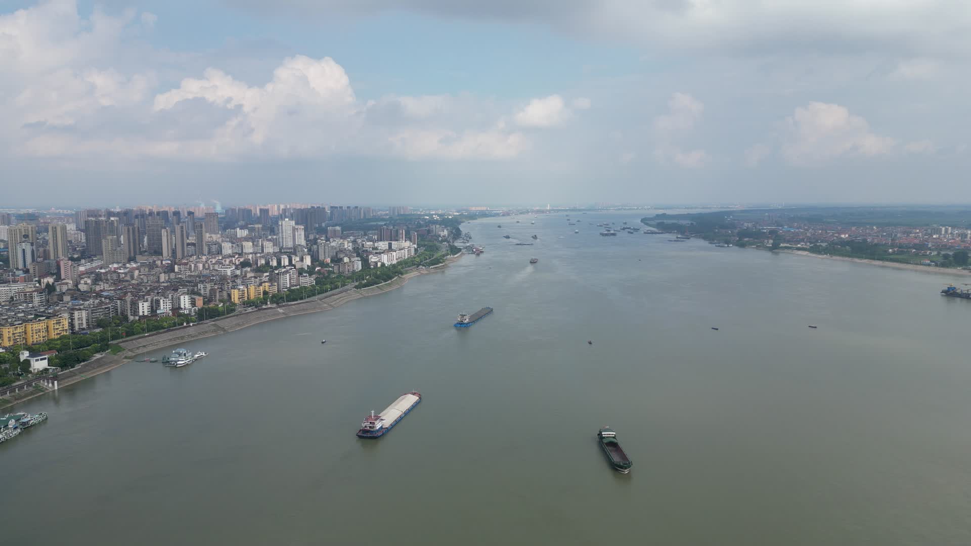航拍湖北荆州长江风光视频的预览图
