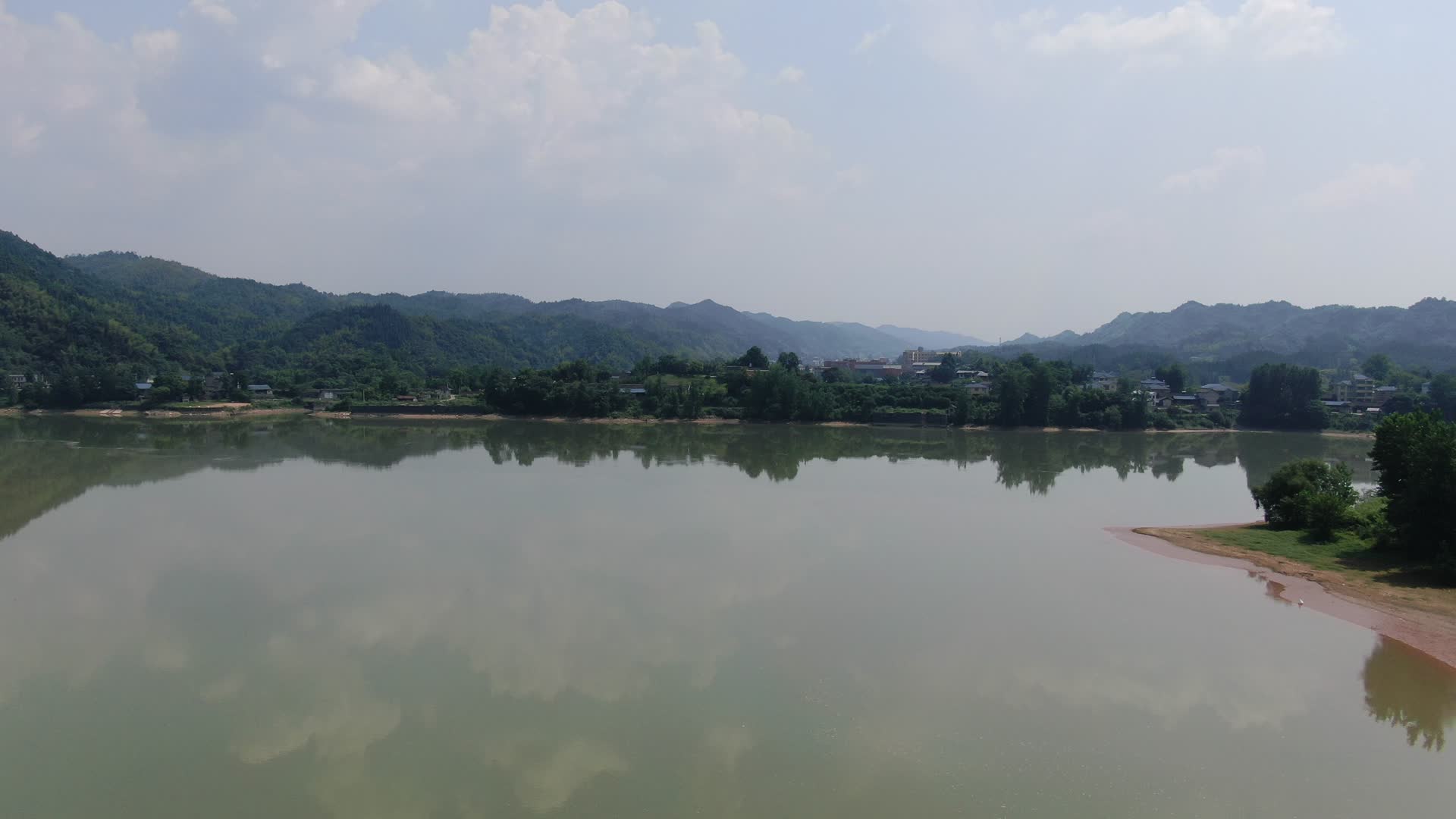 航拍湖南洪江清江湖湿地公园视频的预览图