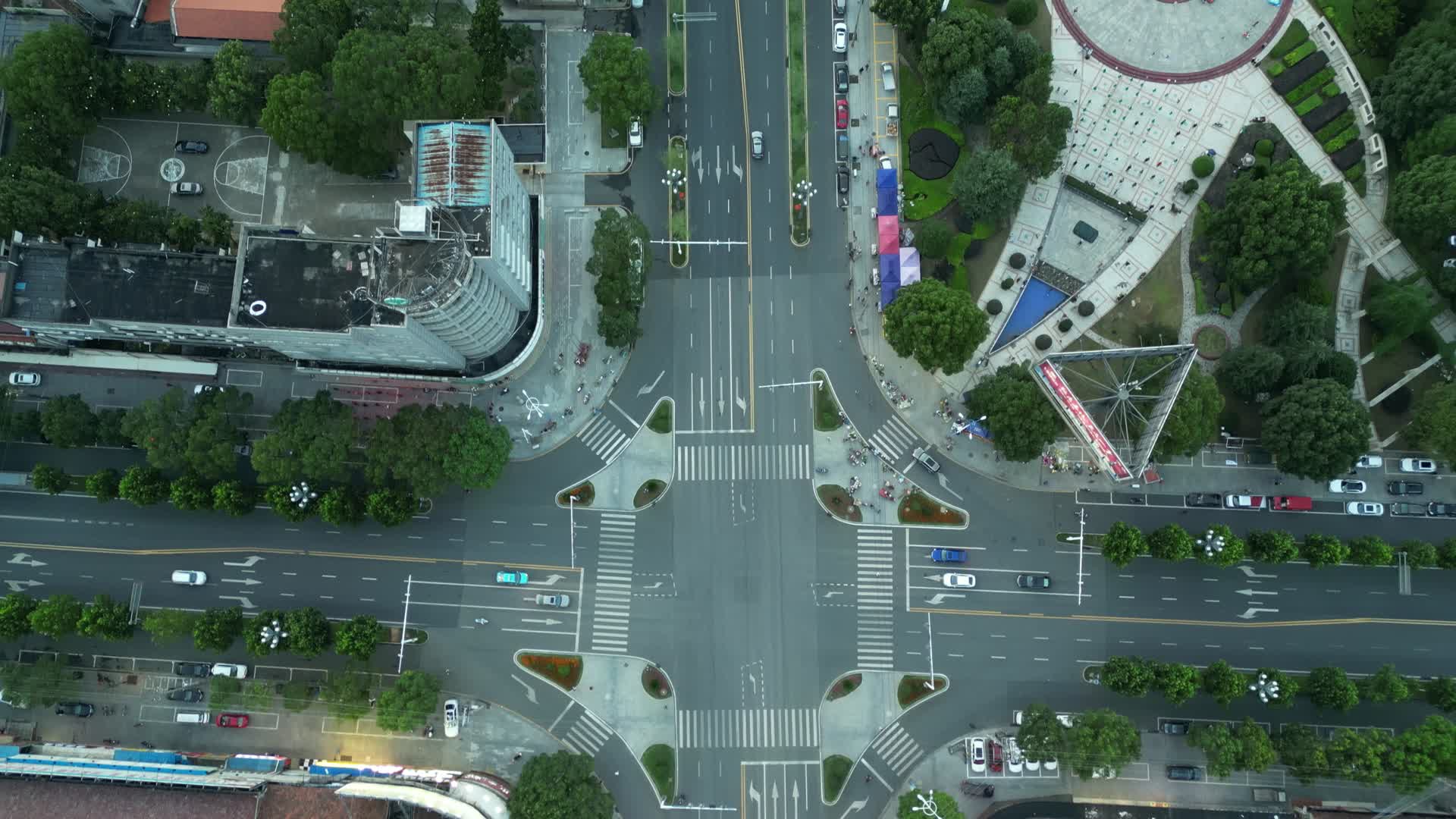 航拍湖南常德临澧县交通路口视频的预览图