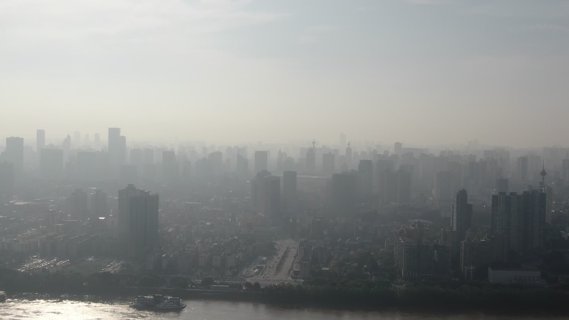 城市航拍长沙清晨迷雾视频的预览图