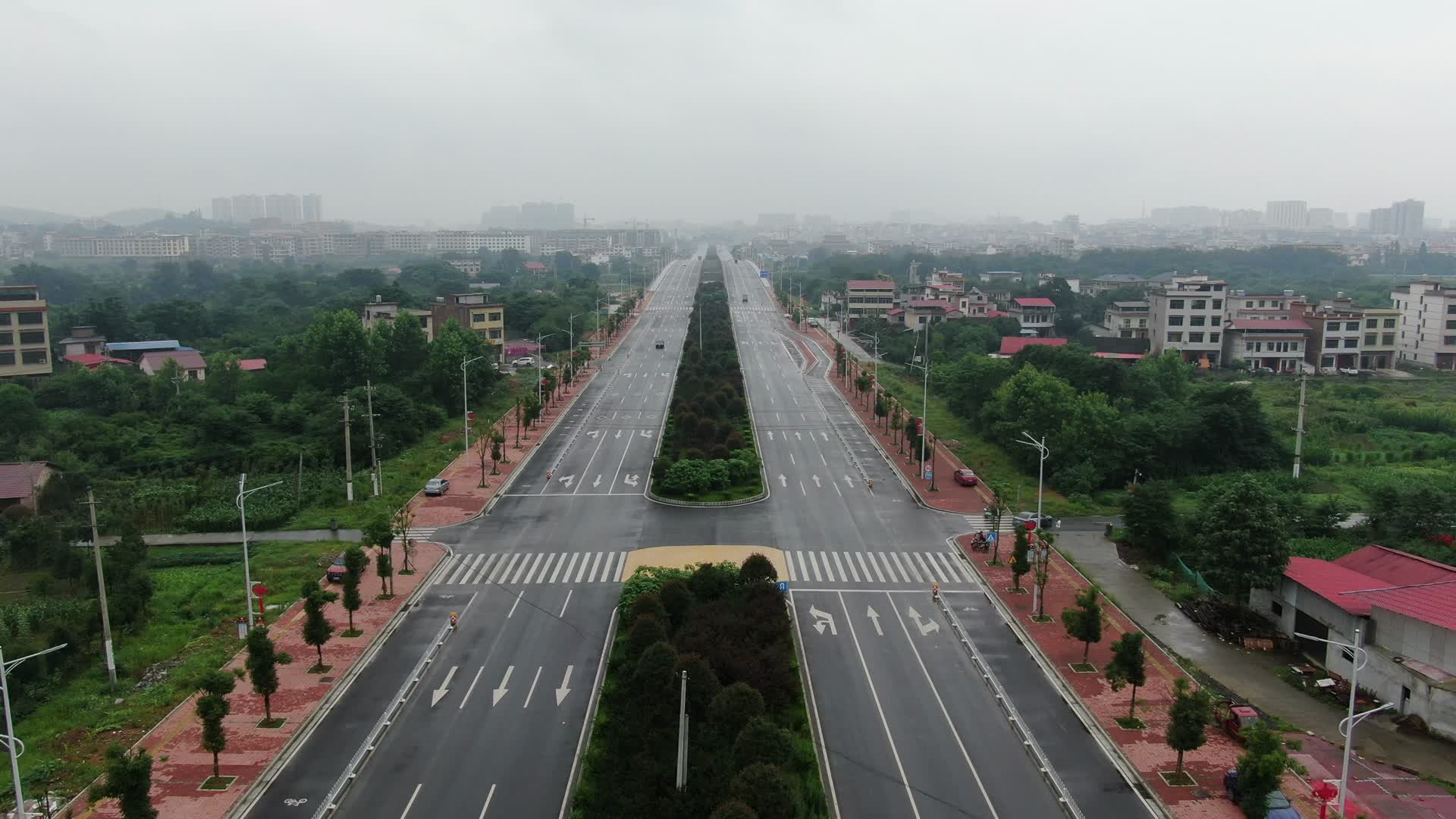 航拍城市新建交通大道视频的预览图
