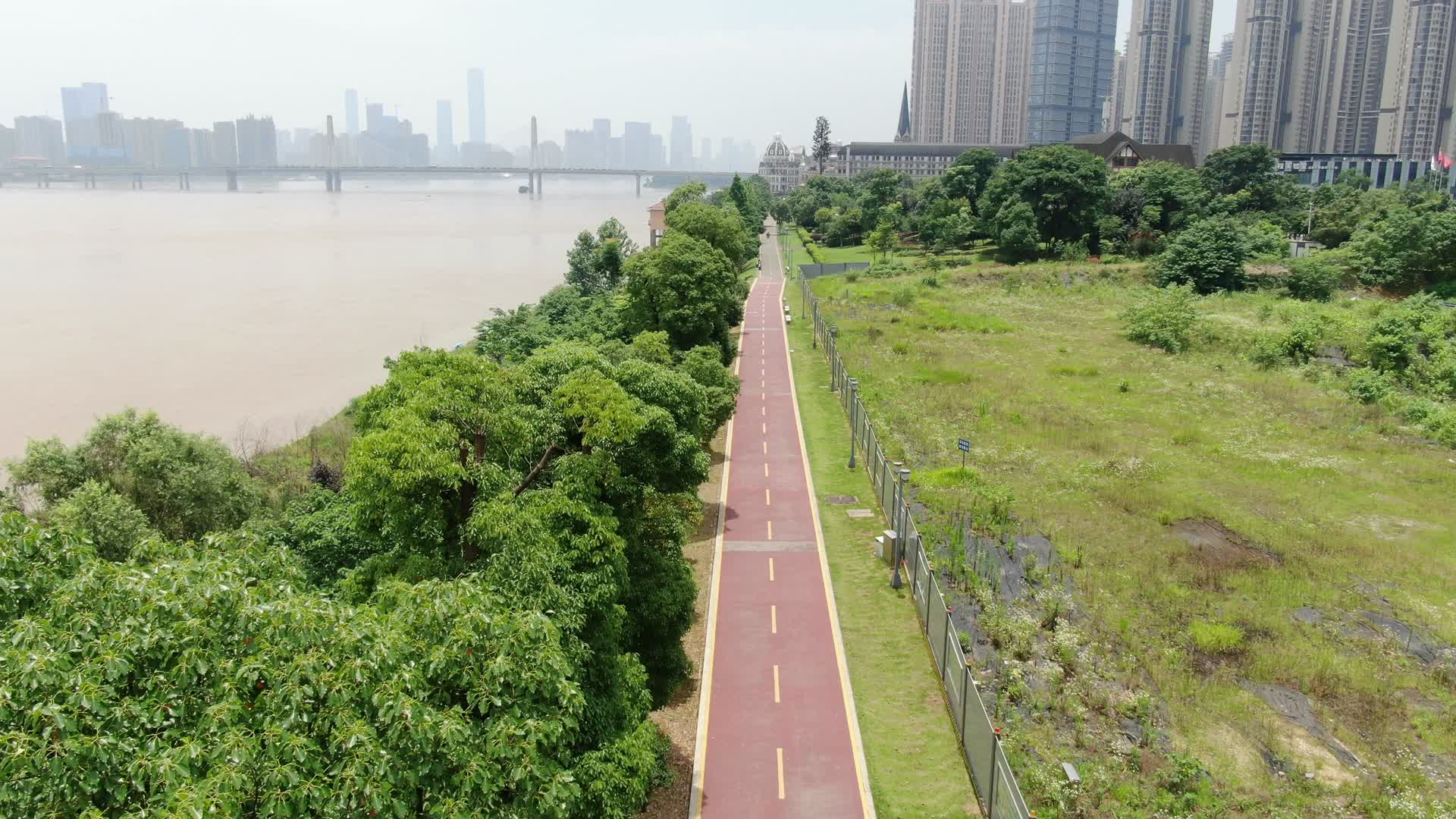 湖南长沙湘江健康步道航拍视频的预览图