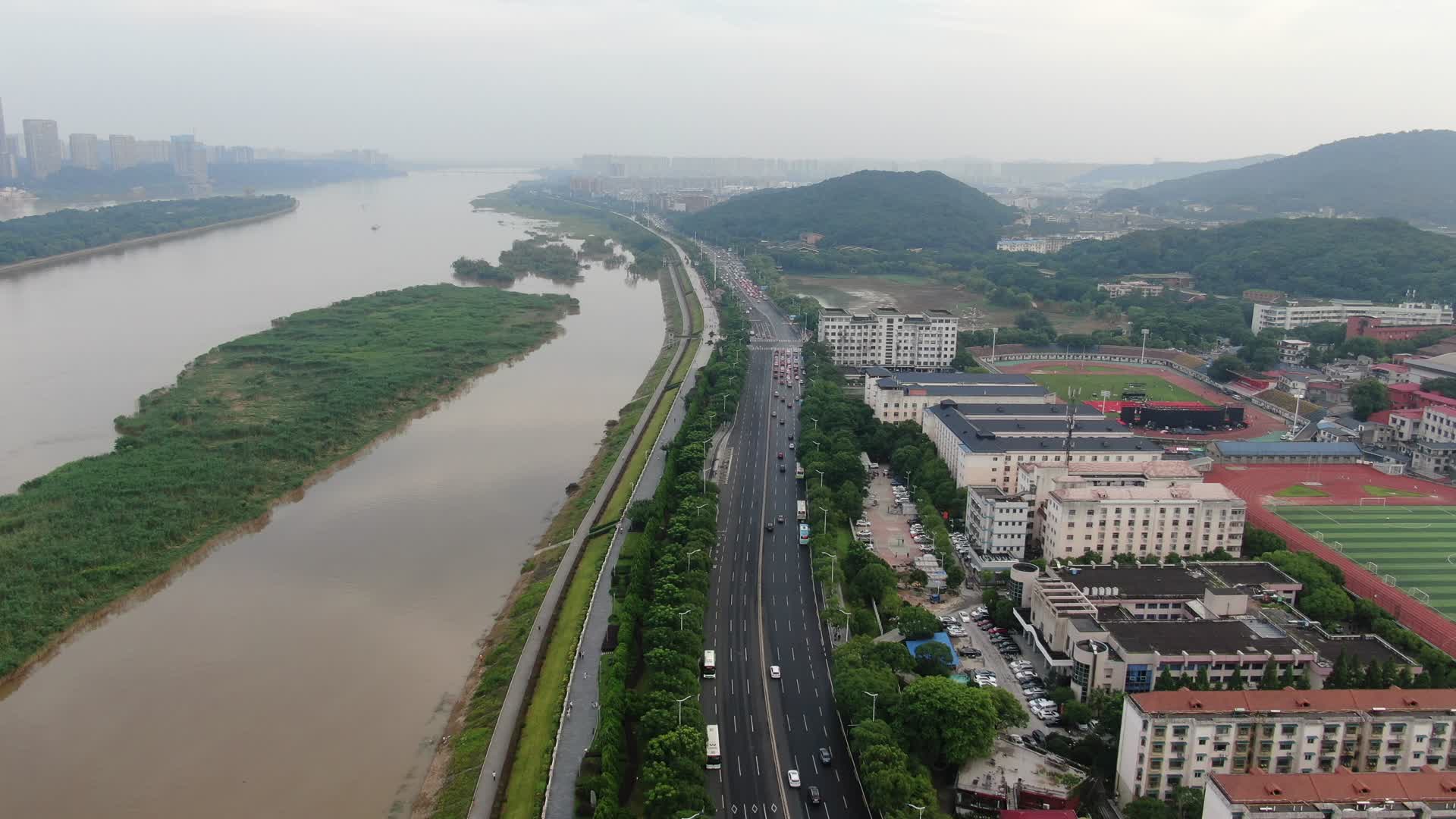 湖南长沙湘江沿江路交通航拍视频的预览图