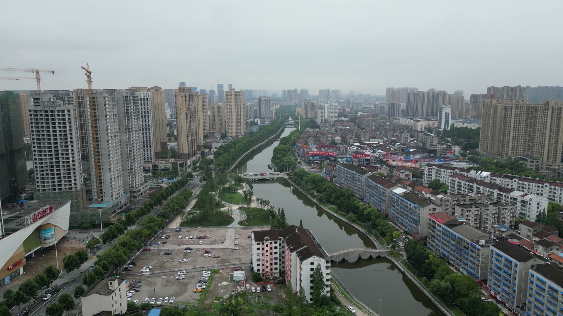 航拍湖北荆州城市风光视频的预览图