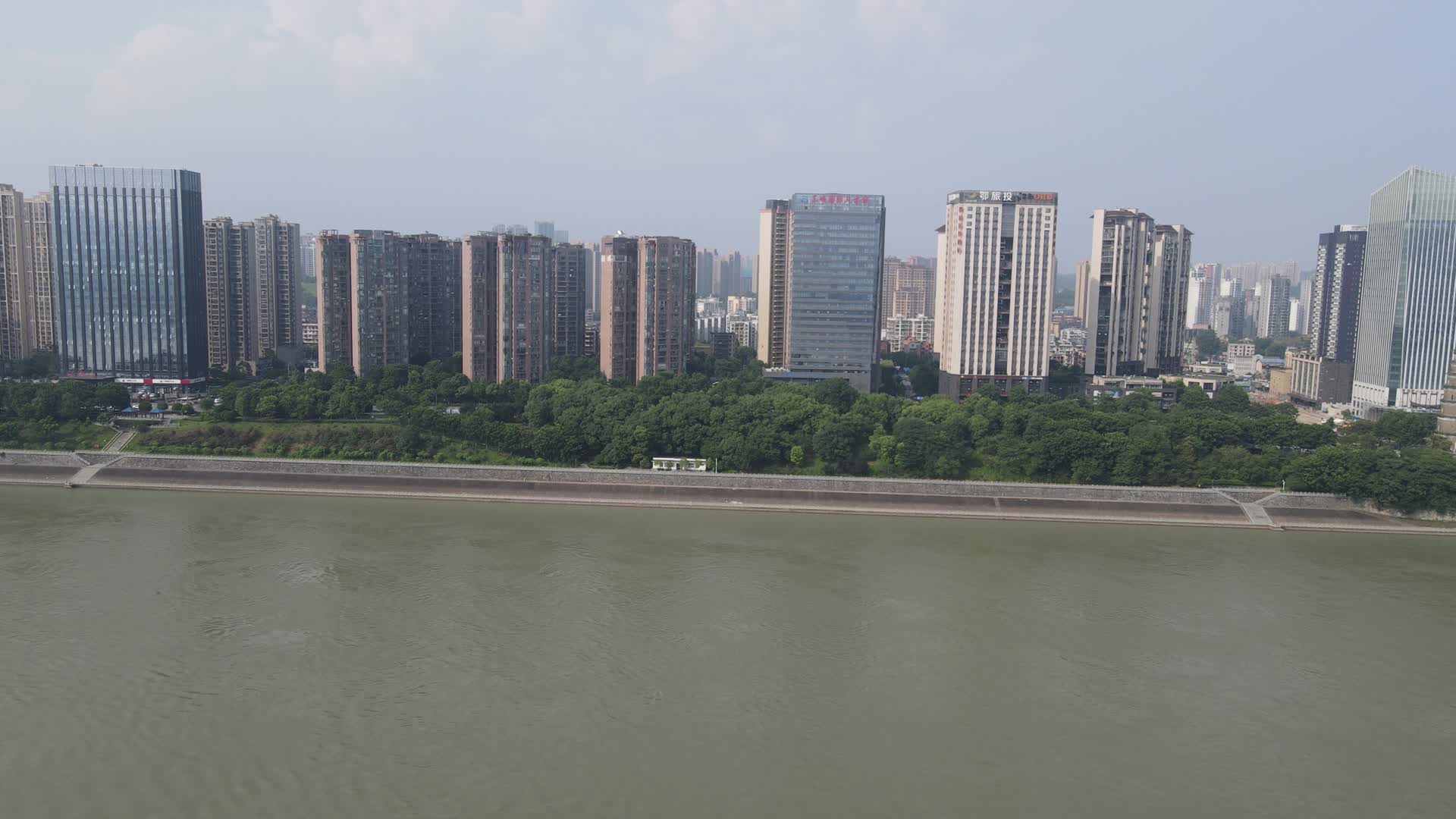 城市航拍湖北宜昌沿江大道CBD高楼视频的预览图
