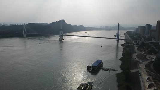 城市航拍湖北宜昌夷陵长江大桥视频的预览图