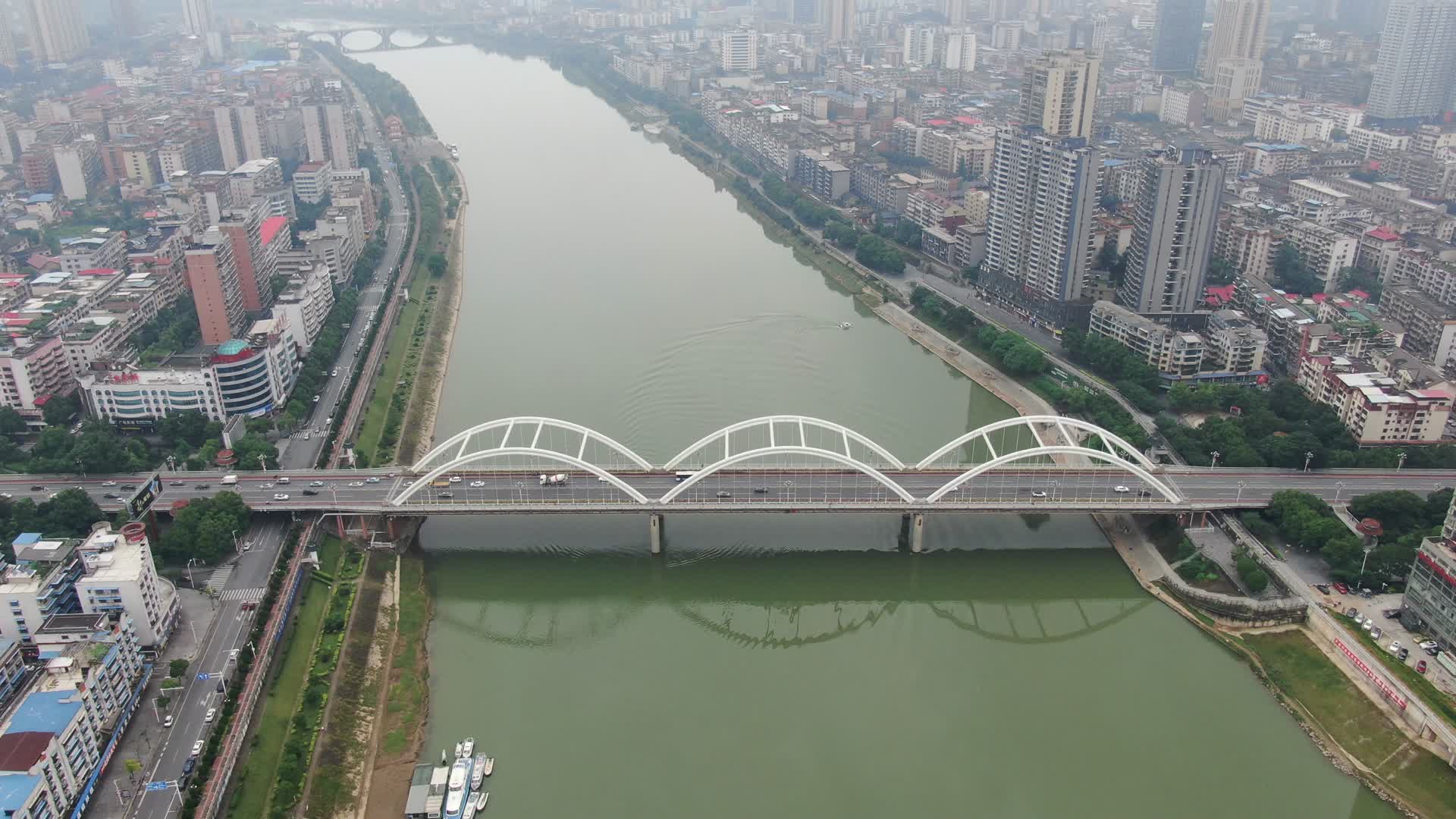 航拍湖南邵阳西湖大桥交通视频的预览图