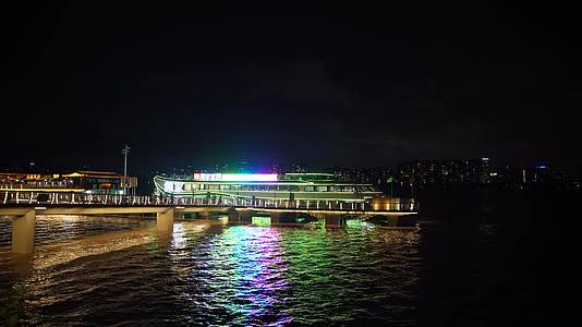 杭州钱塘江夜游滨江码头夜景视频的预览图