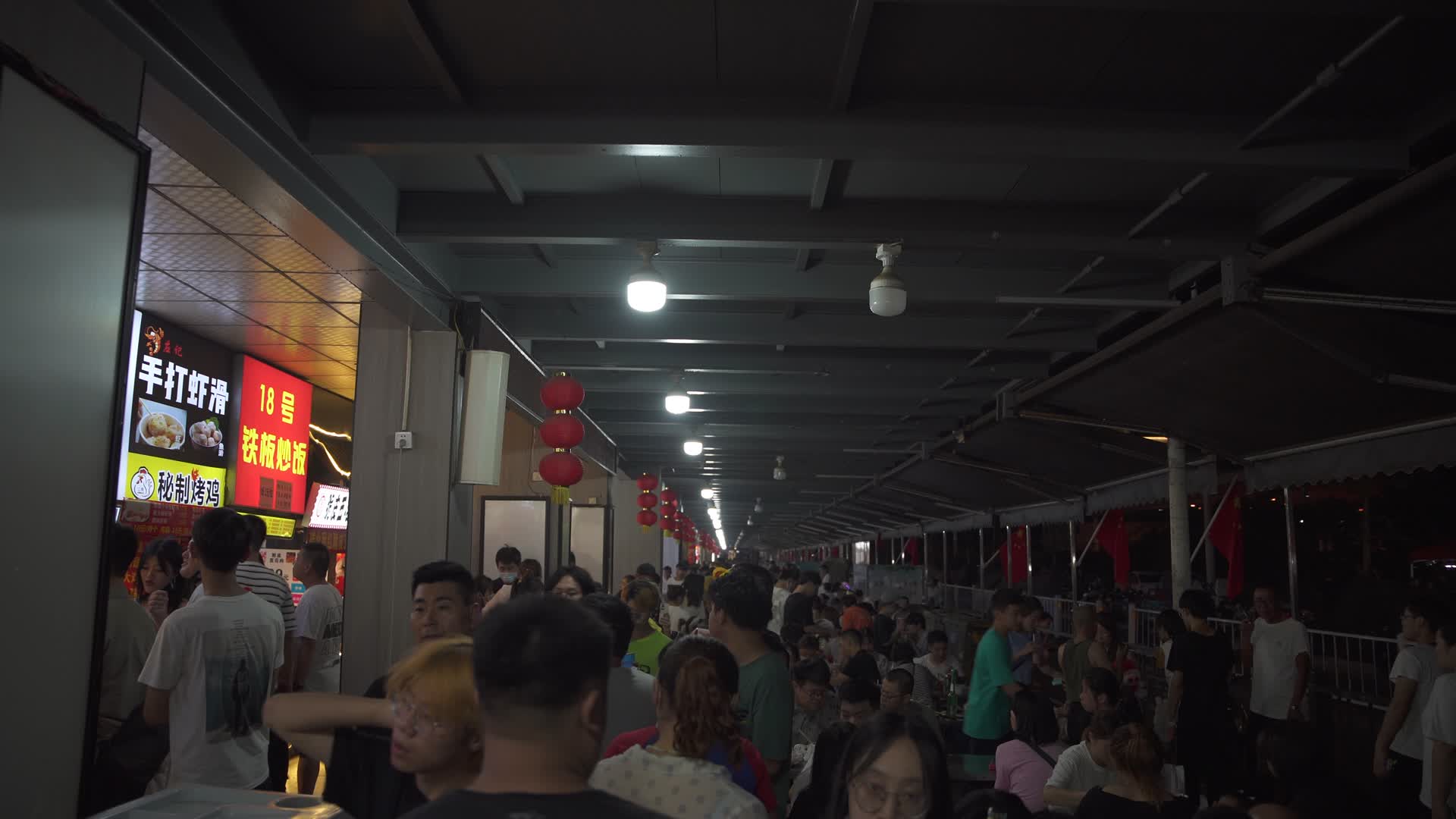 杭州滨江啦喜街美食街视频的预览图
