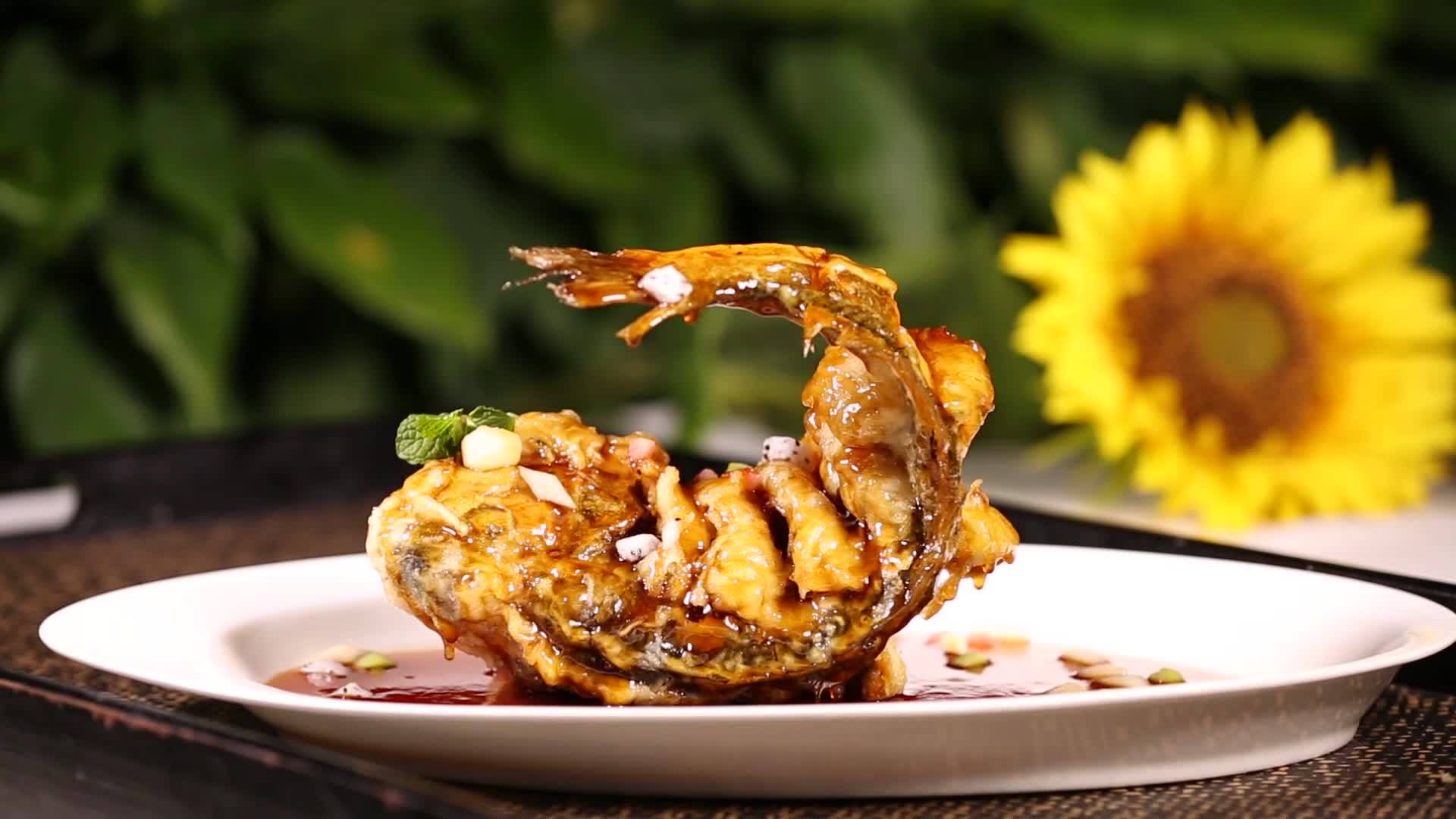 镜头合集中华美食罾蹦鲤鱼视频的预览图