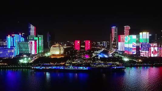 杭州城市阳台灯光秀航拍视频的预览图