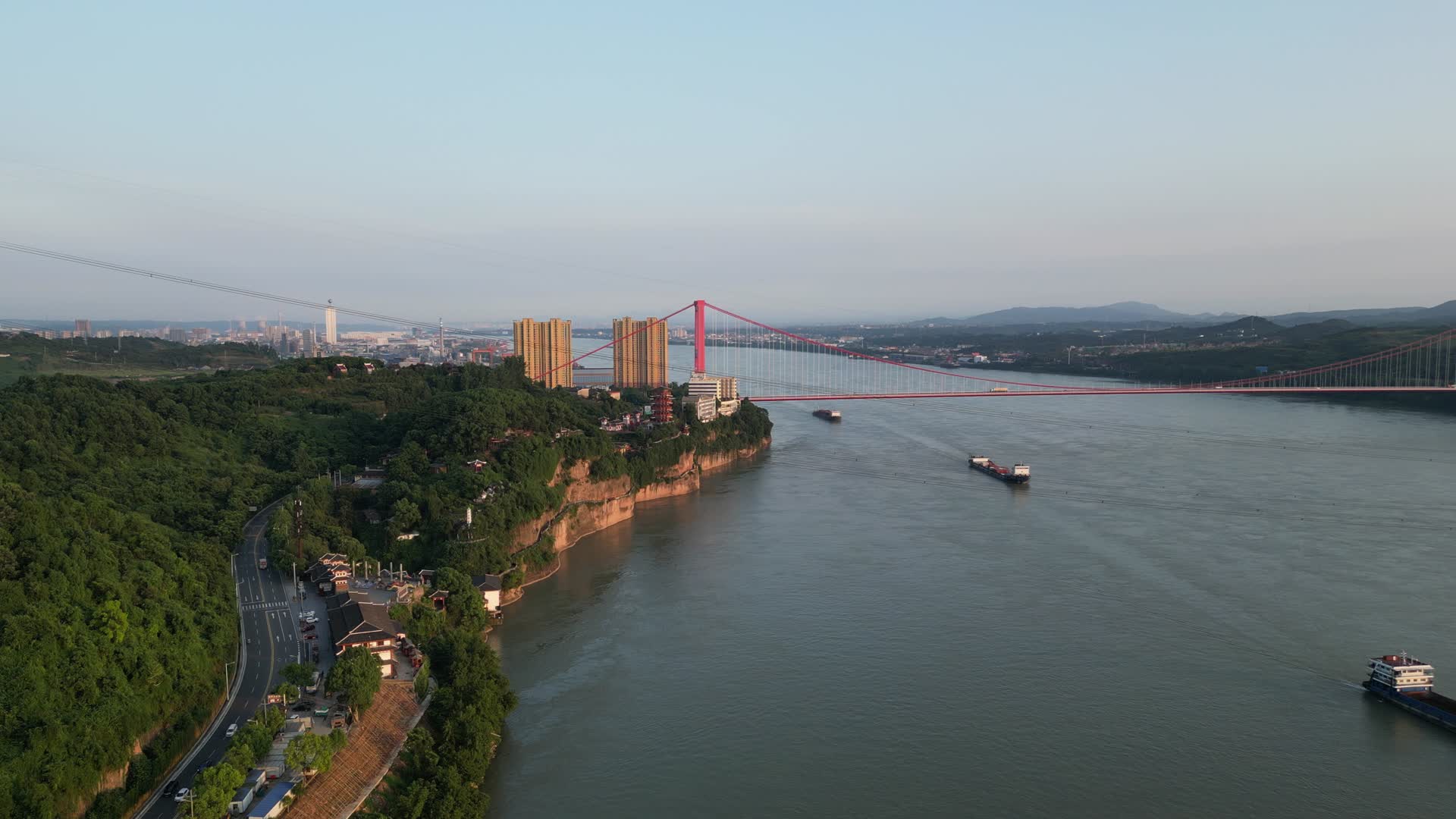 城市航拍湖北宜昌长江公路大桥视频的预览图
