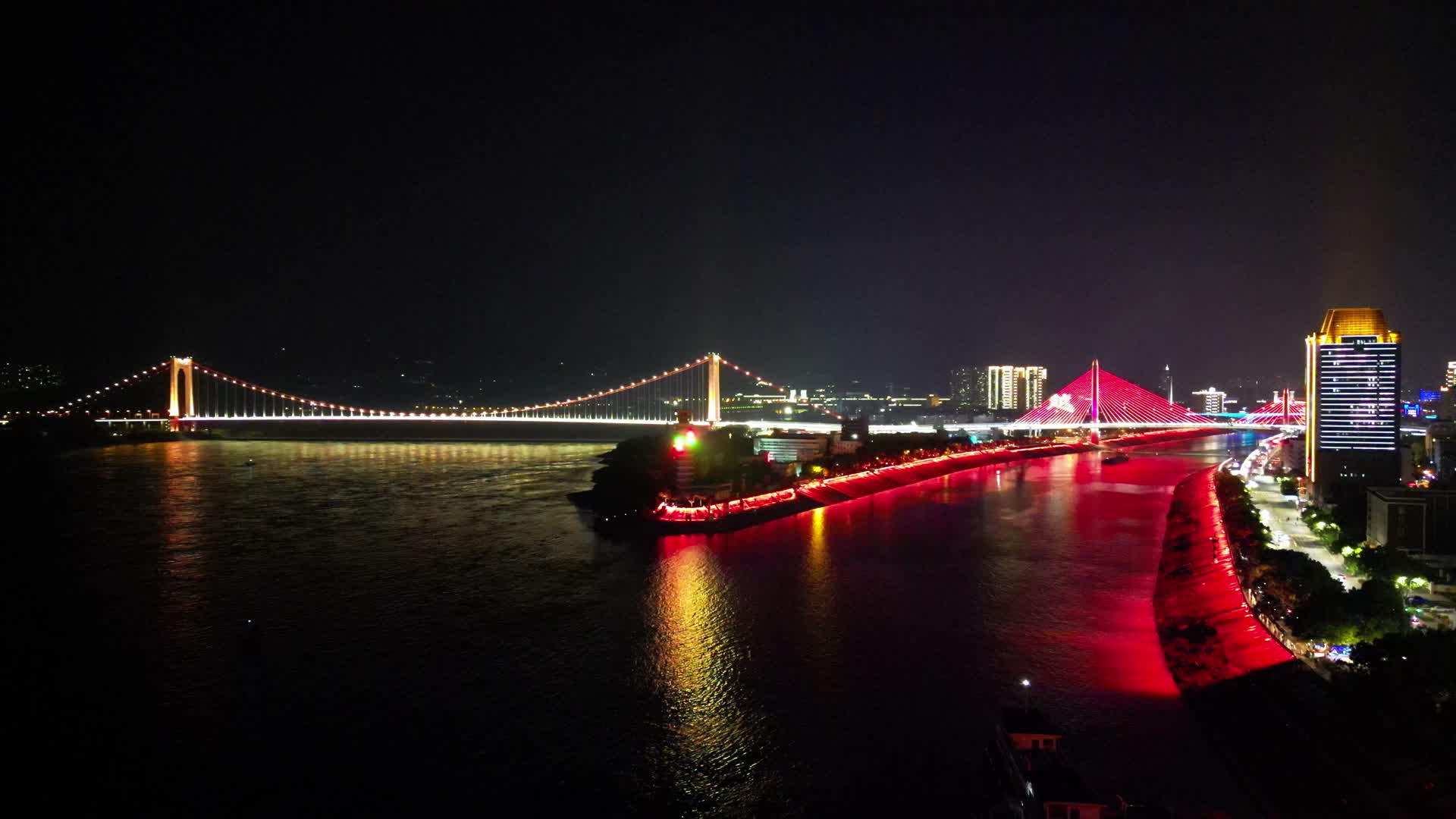 航拍湖北宜昌沿江大道至喜长江大桥夜景视频的预览图
