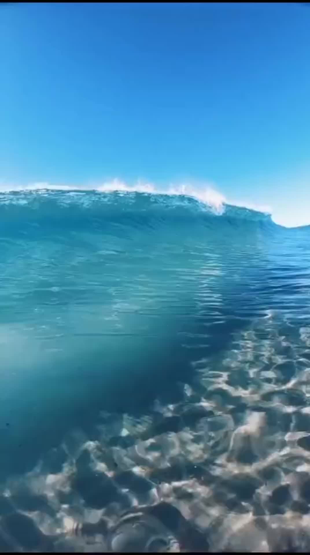 大海的浪花席卷而来视频的预览图