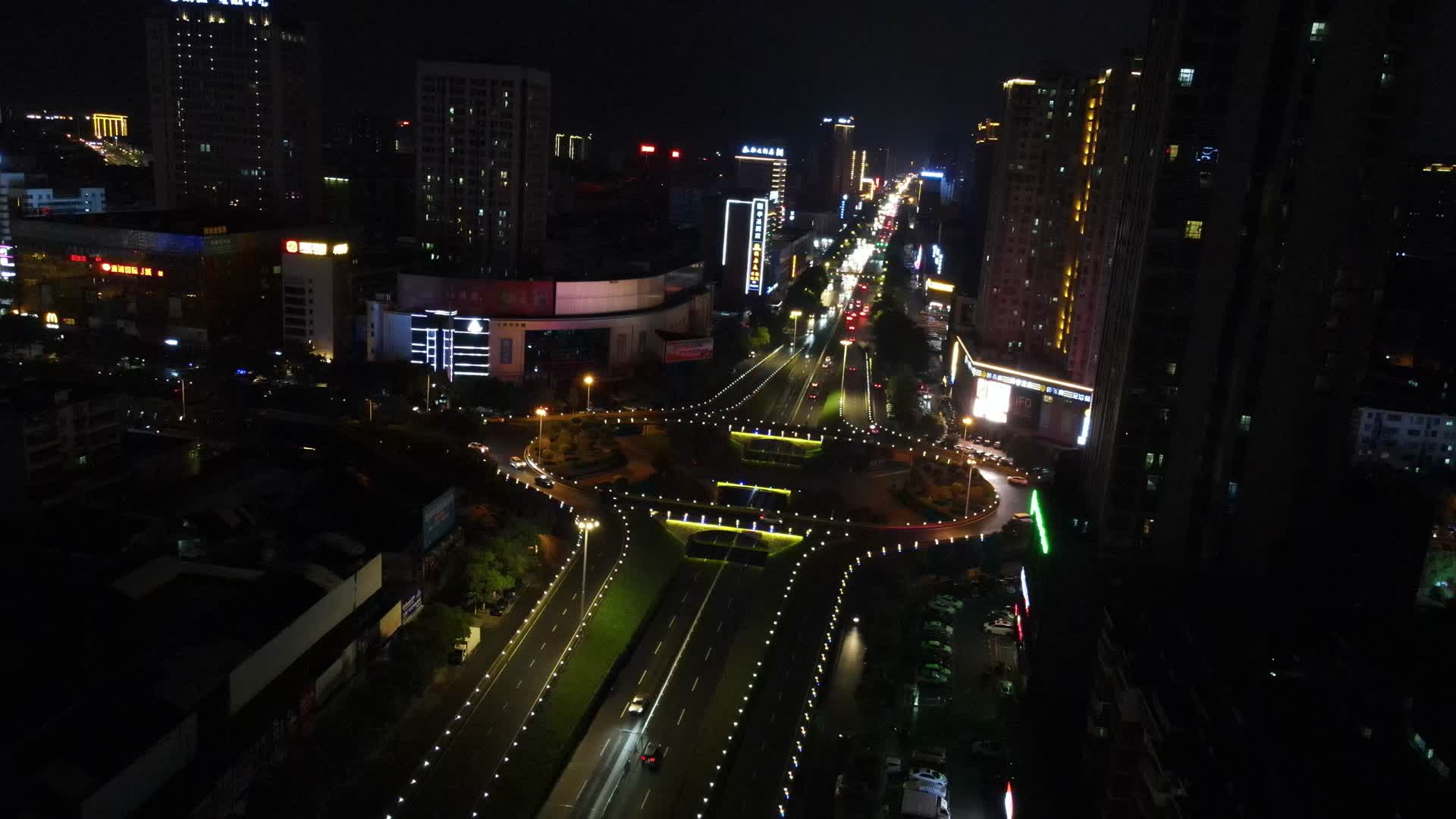 航拍湖南岳阳火车站立交桥夜景视频的预览图