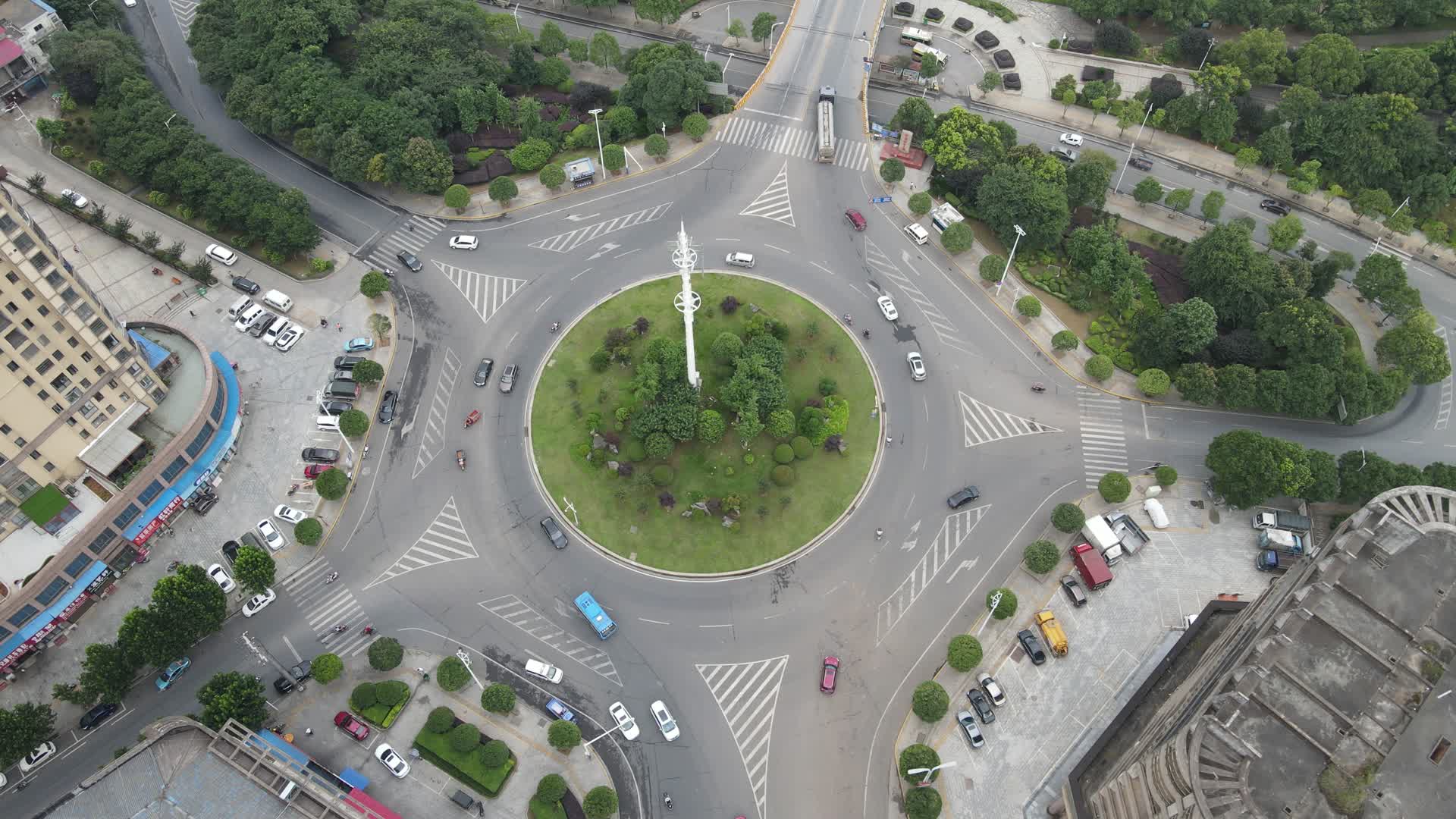 湖南湘阴县城市高楼交通航拍视频的预览图