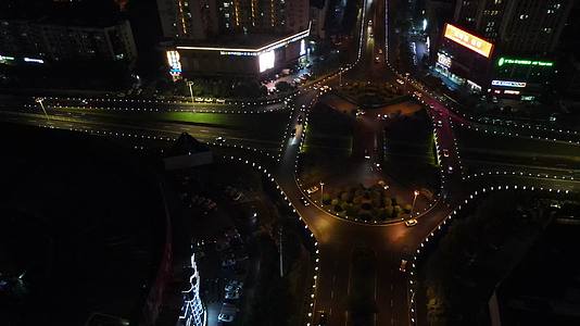 航拍湖南岳阳火车站立交桥夜景视频的预览图