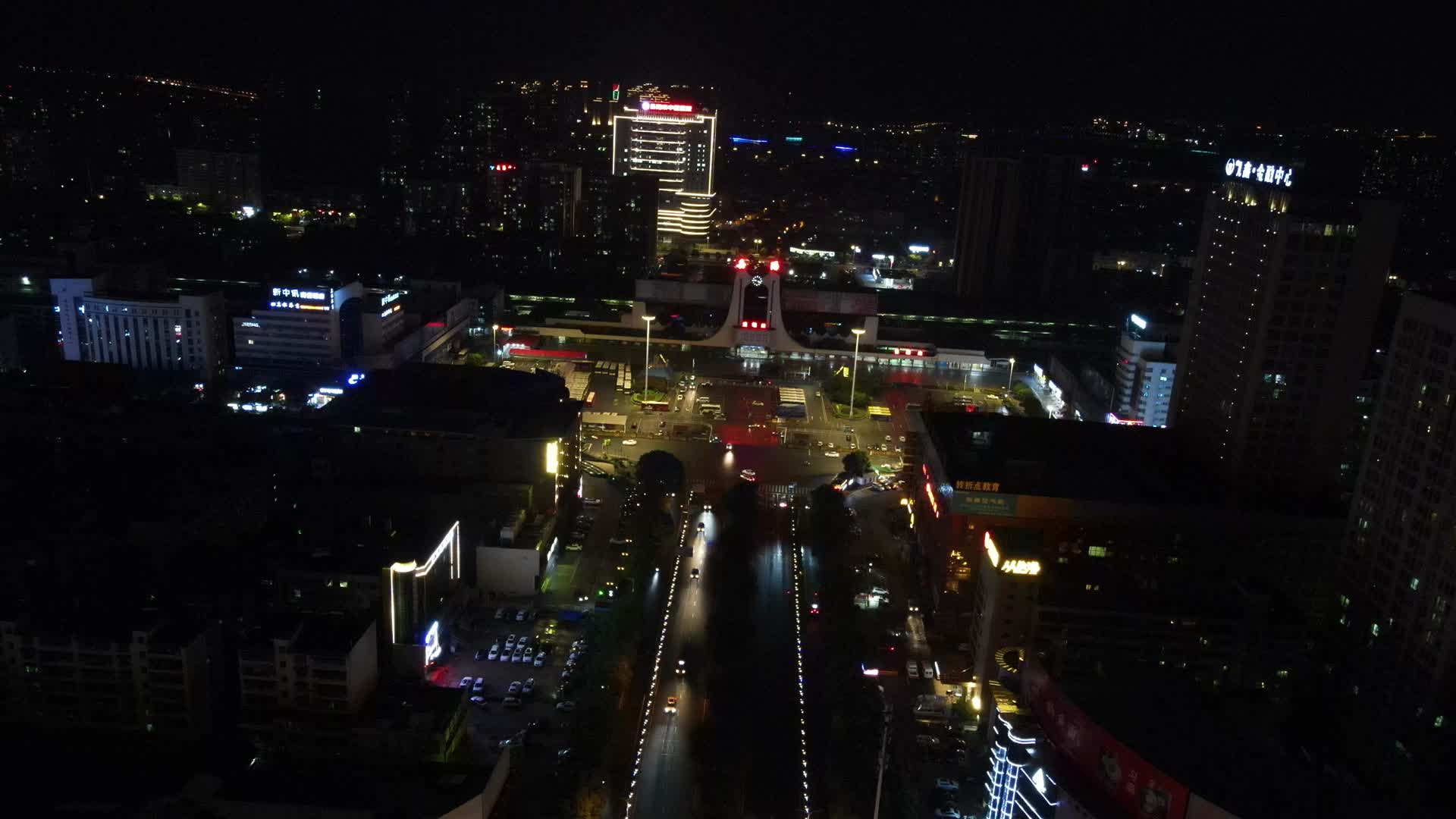 航拍湖南岳阳火车站夜景视频的预览图