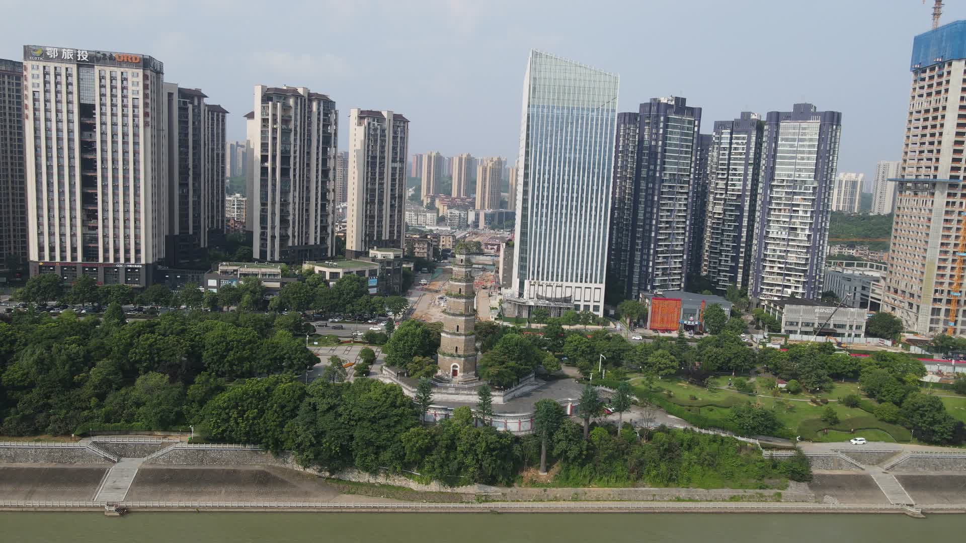 城市航拍湖北宜昌天然塔视频的预览图