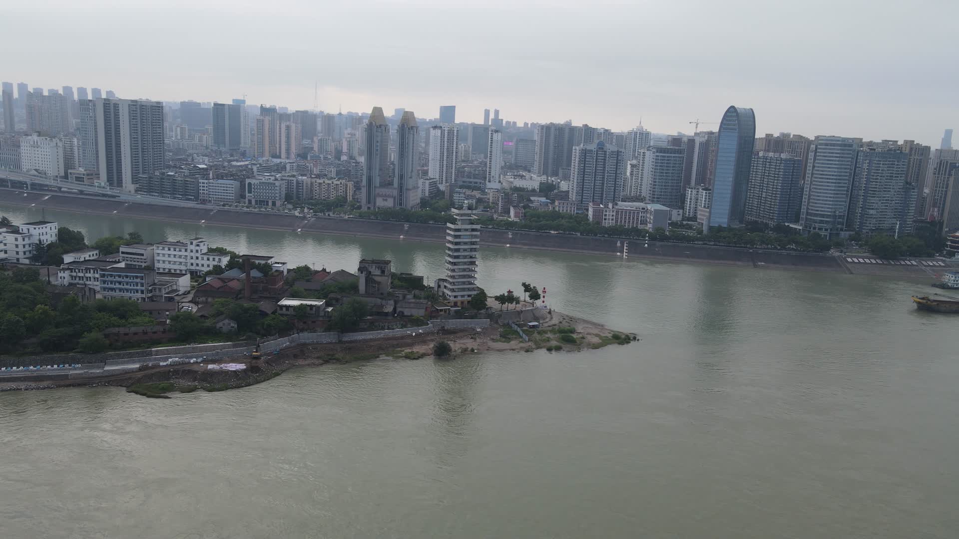 航拍湖北宜昌岛屿视频的预览图