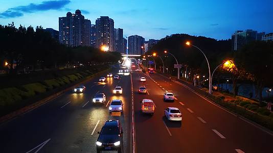 福建厦门城市夜景交通视频的预览图