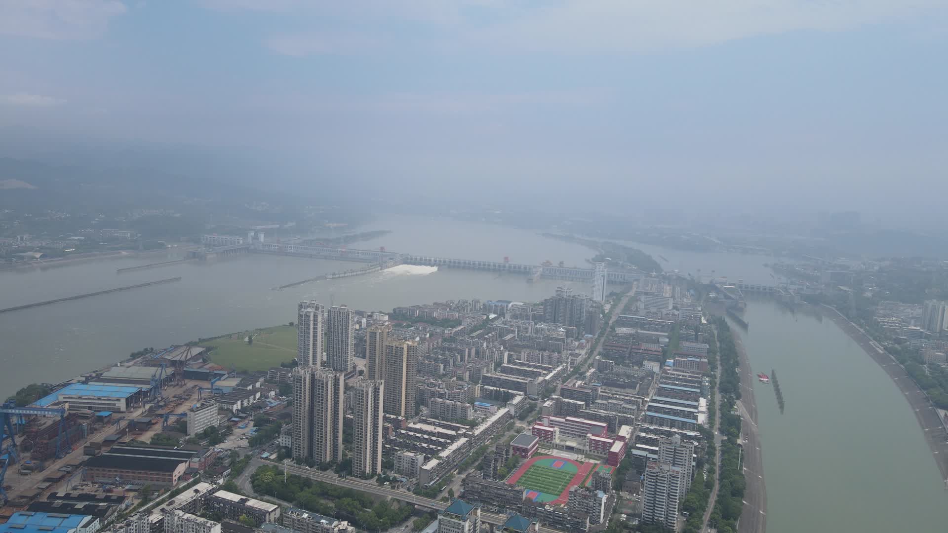 城市航拍湖北宜昌风光视频的预览图