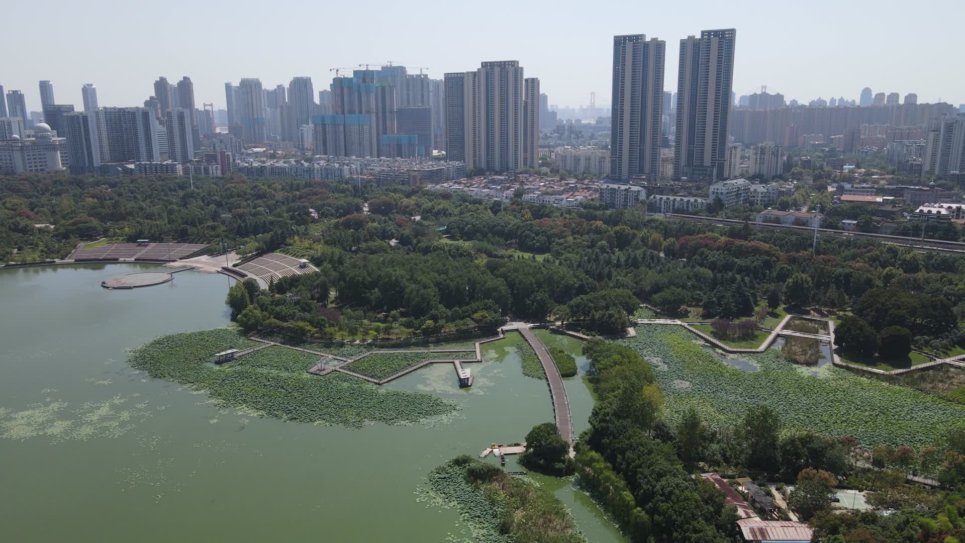 旅游景区湖北武汉月湖风景区航拍视频的预览图