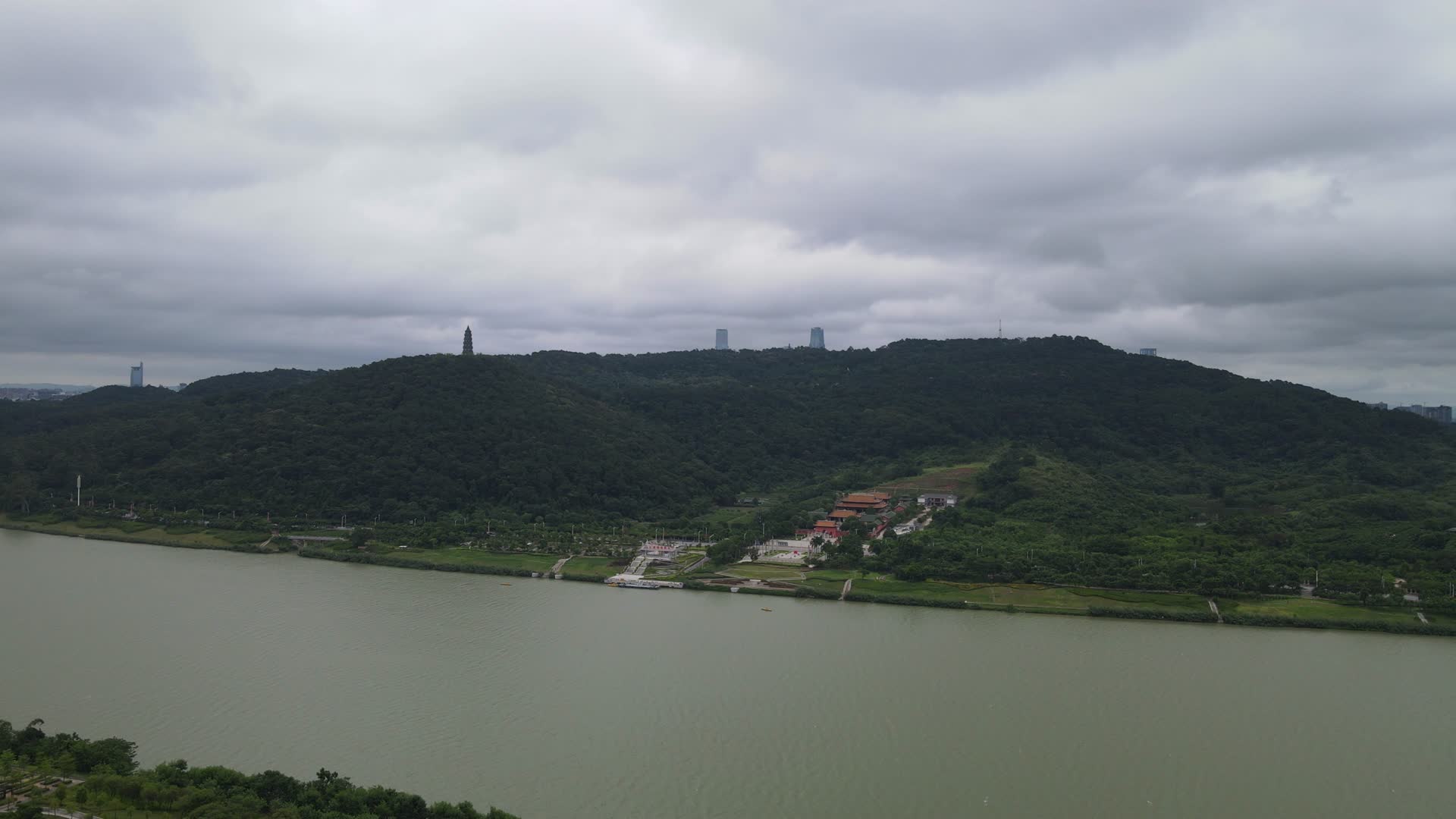 旅游景区广西南宁青秀山孔庙航拍视频的预览图