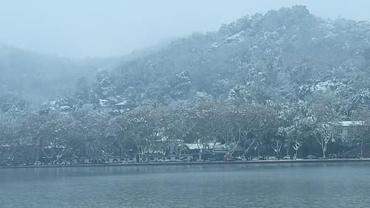 杭州西湖下雪天风景视频的预览图