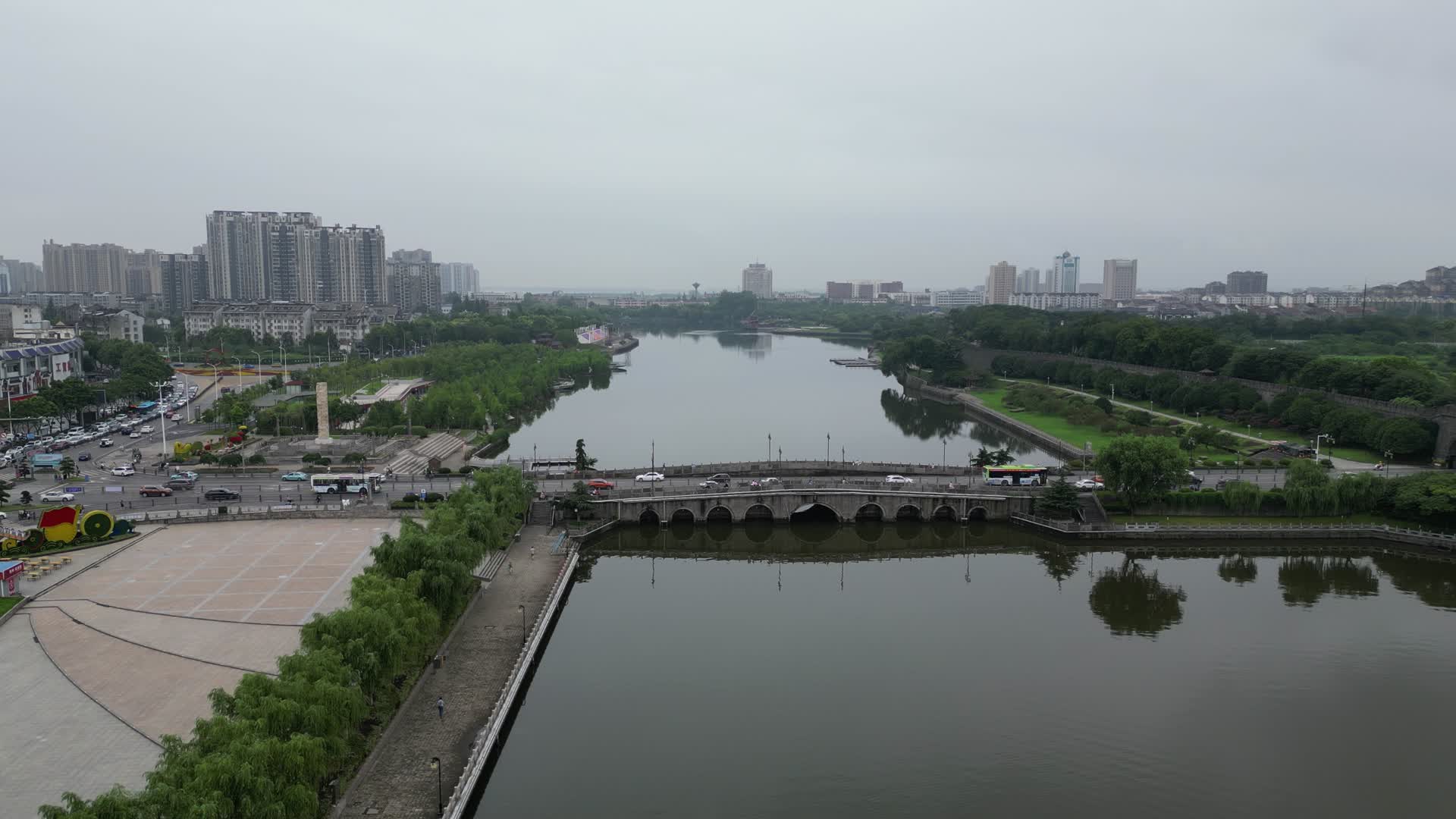 城市航拍湖北荆州九龙桥视频的预览图