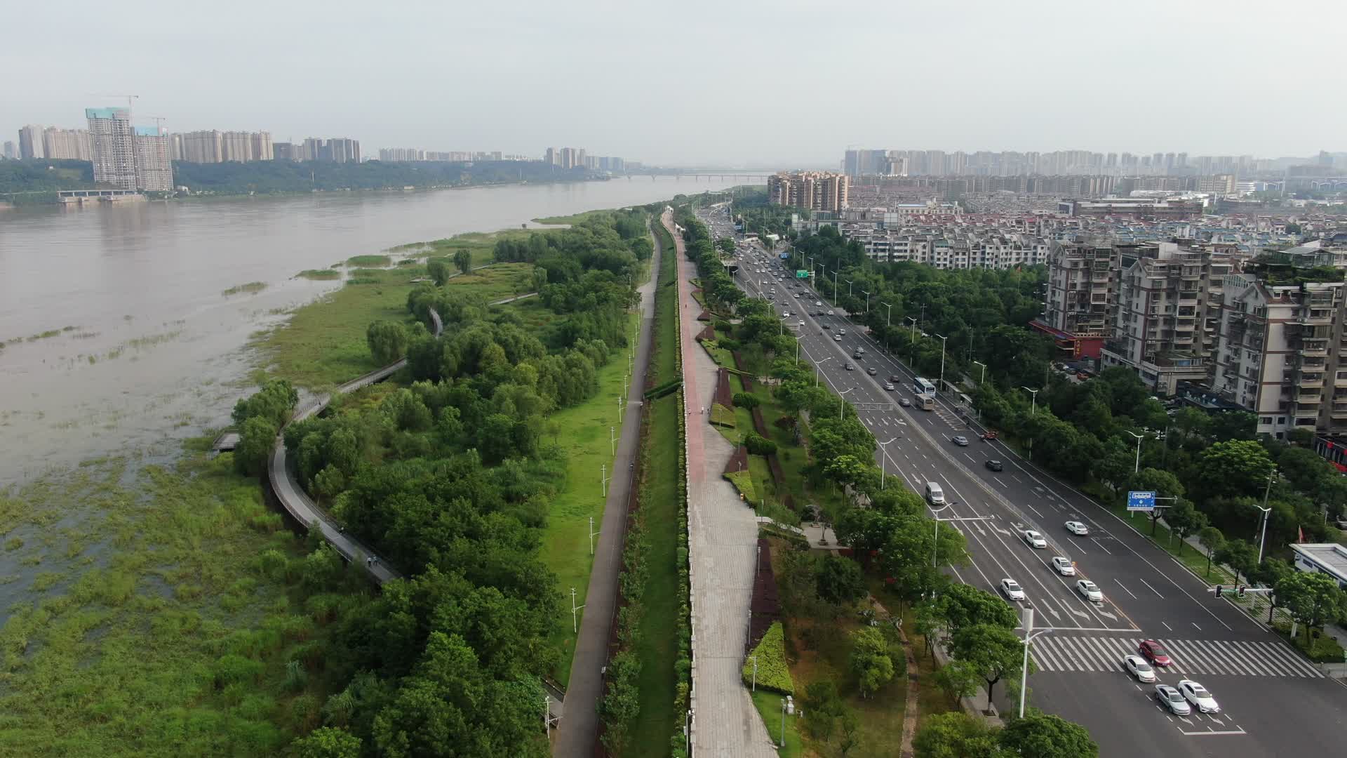 航拍湖南长沙潇湘路交通视频的预览图