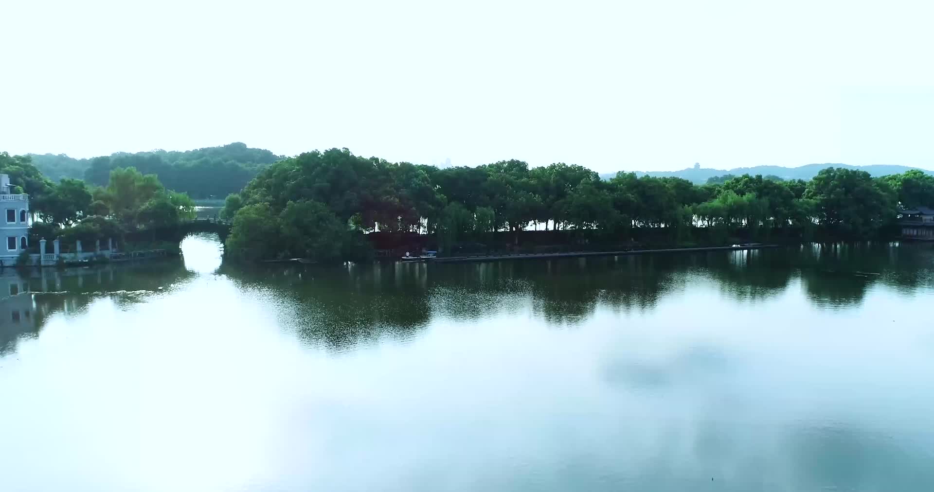 杭州西湖景区曲院风荷航拍视频的预览图