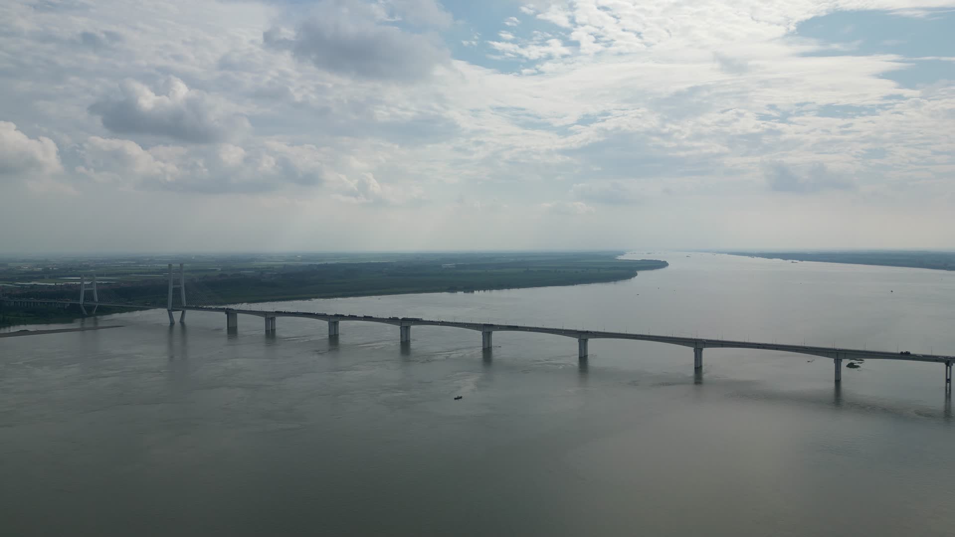 湖北荆州凤凰大桥航拍视频的预览图