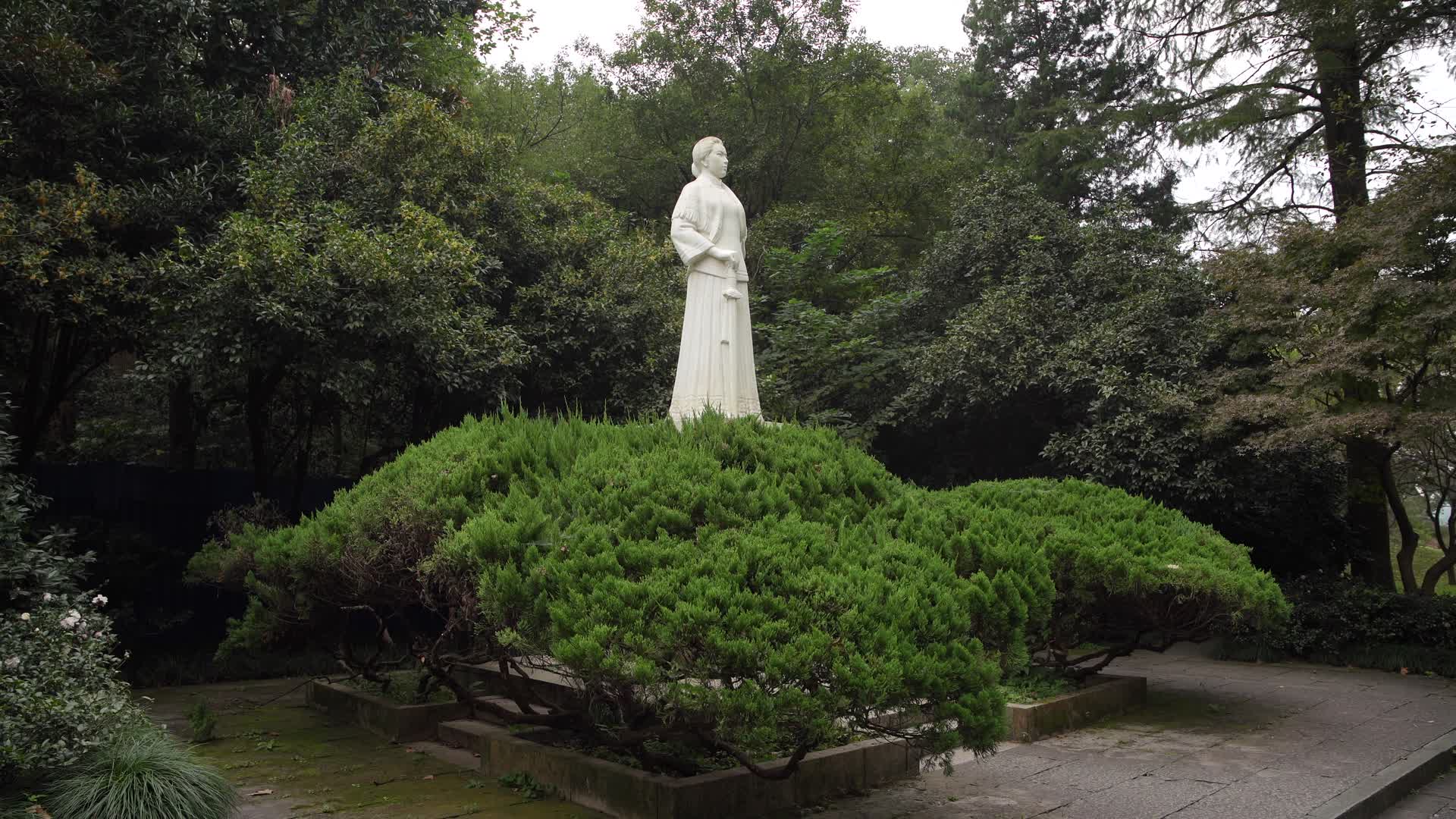 杭州西湖景区秋瑾墓视频的预览图