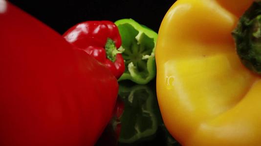 新鲜食材蔬菜蔬果彩椒创意拍摄视频的预览图