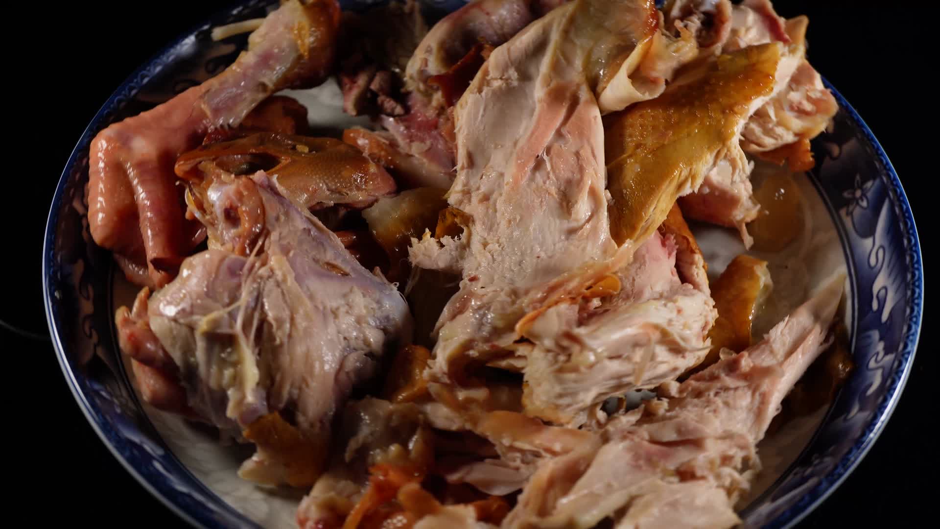 熟食烧鸡鸡肉卤鸡肉视频的预览图