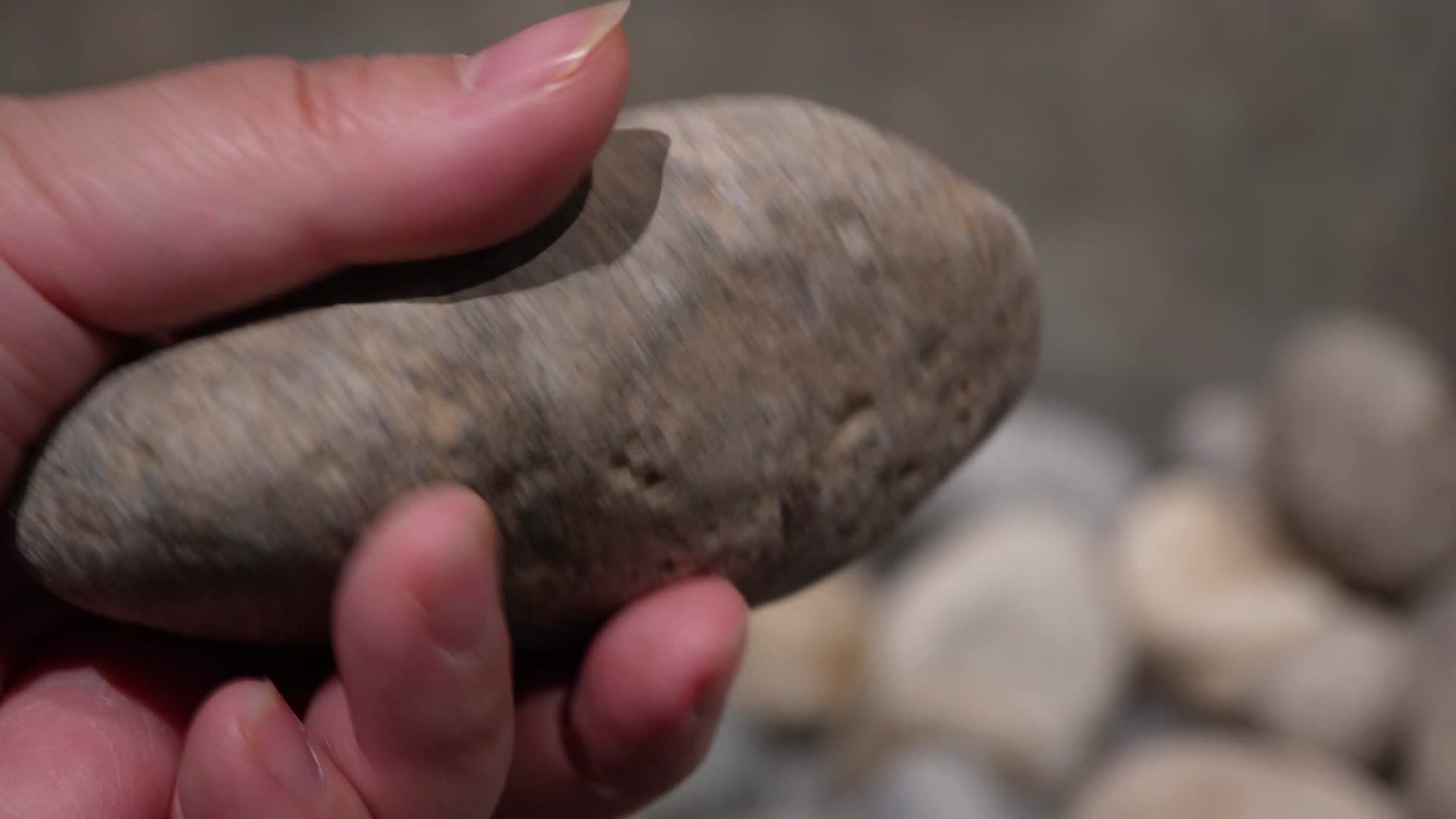 鹅卵石岩层石头石子视频的预览图